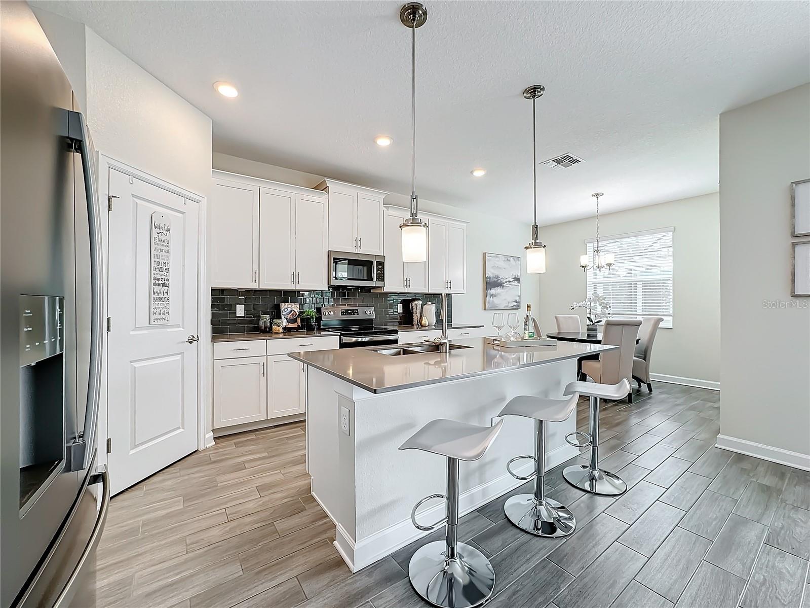 8886 FALLEN OAK DR