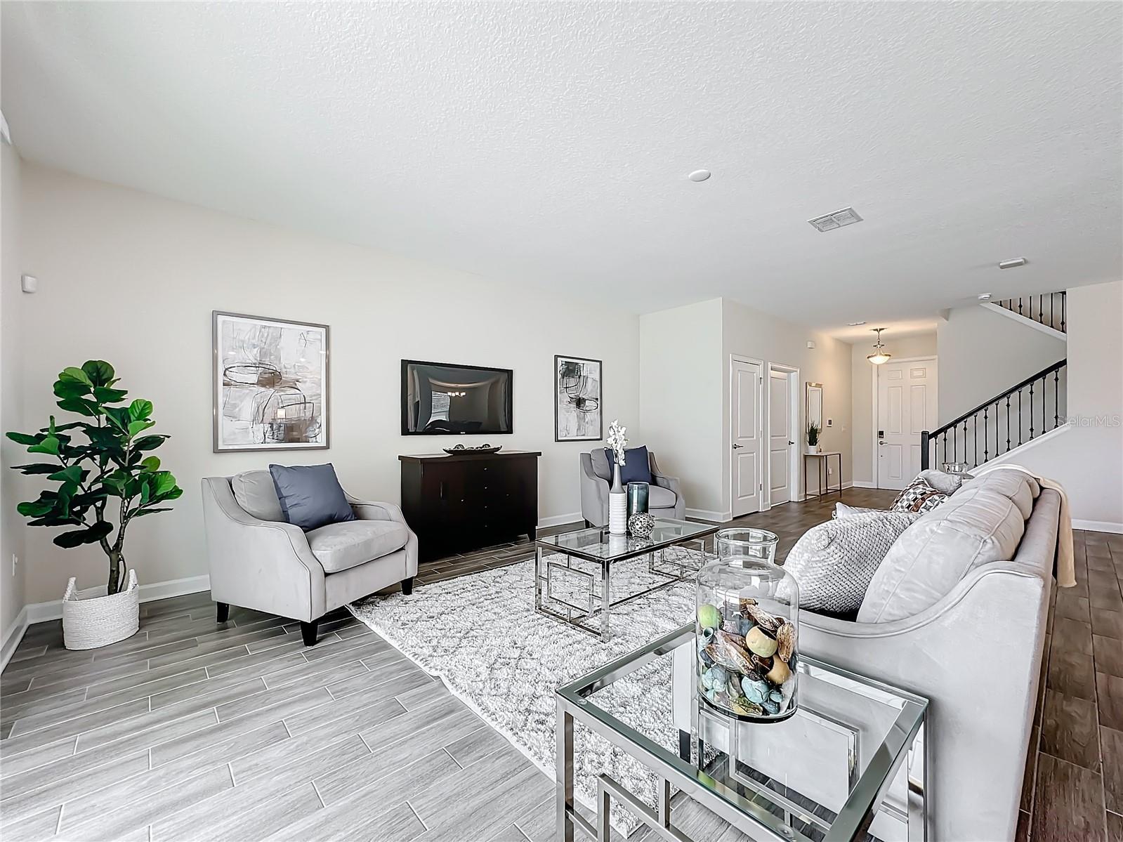 8886 FALLEN OAK DR