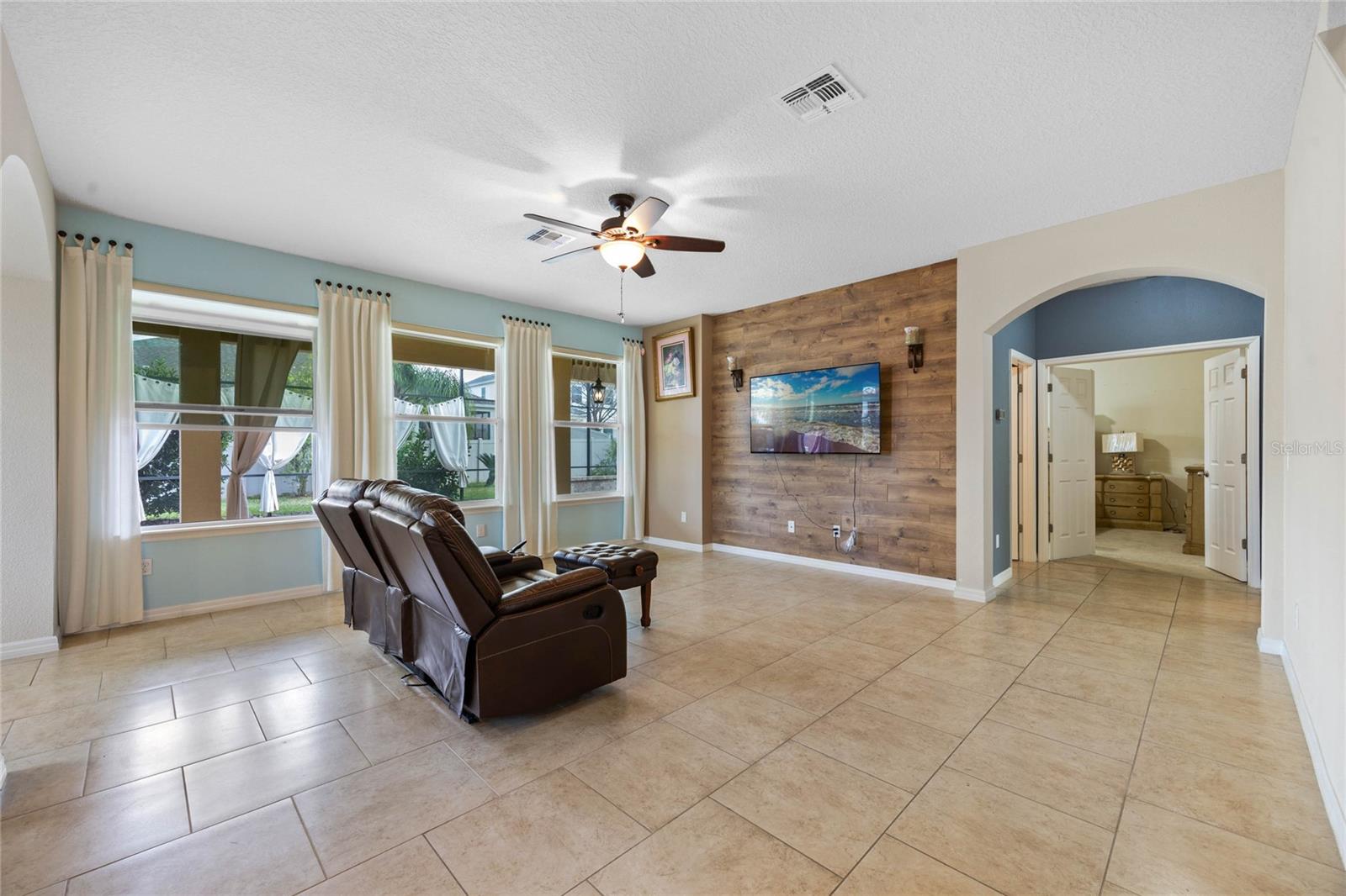 1827 PISGAH LN