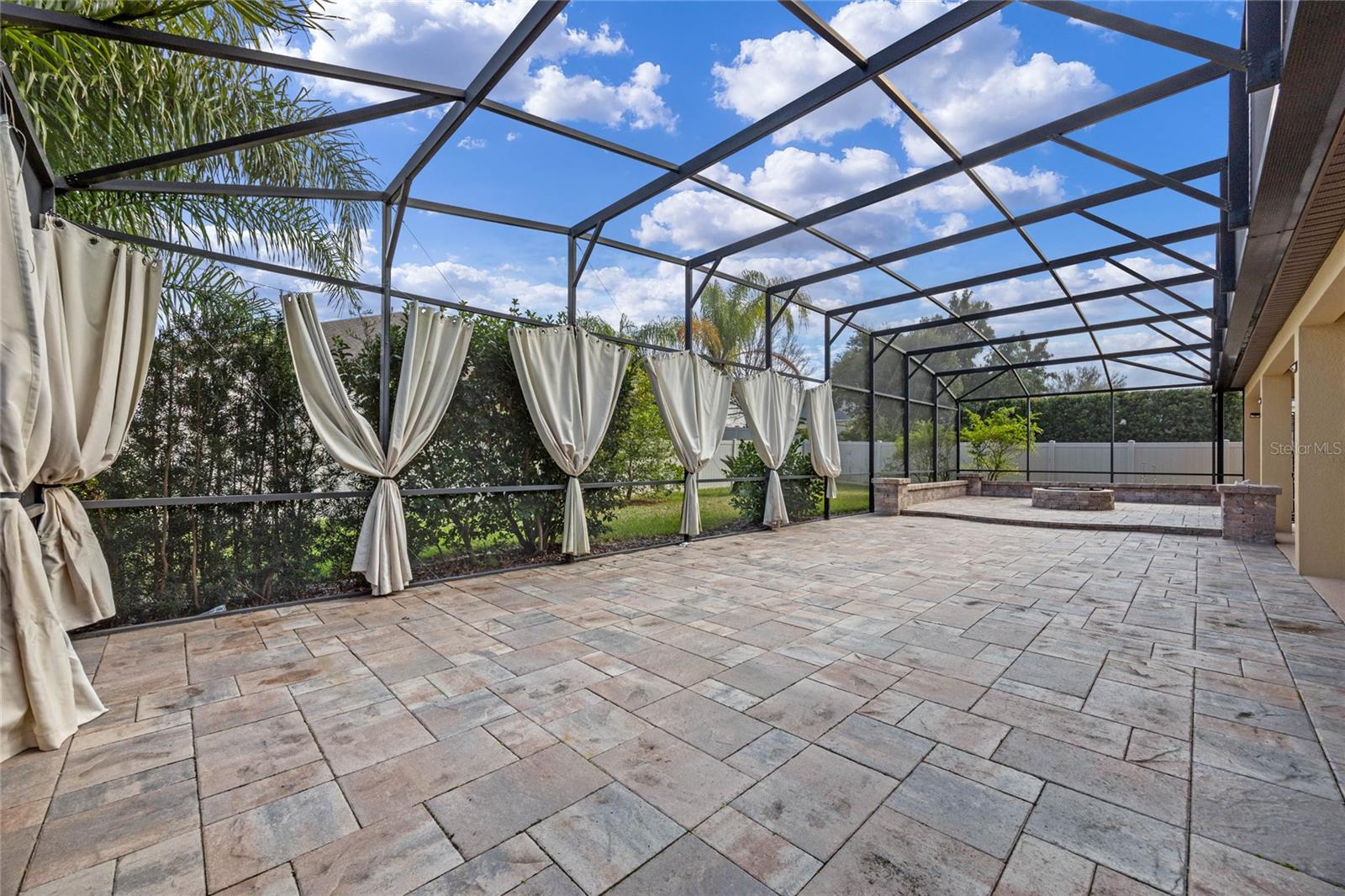 1827 PISGAH LN