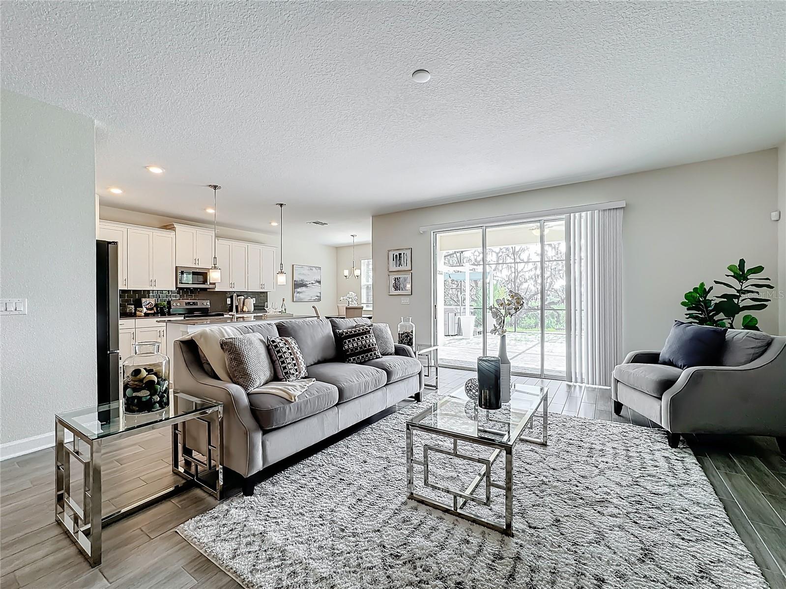8886 FALLEN OAK DR