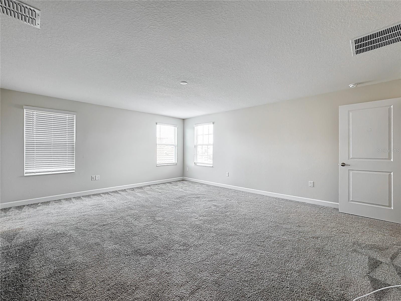 8886 FALLEN OAK DR
