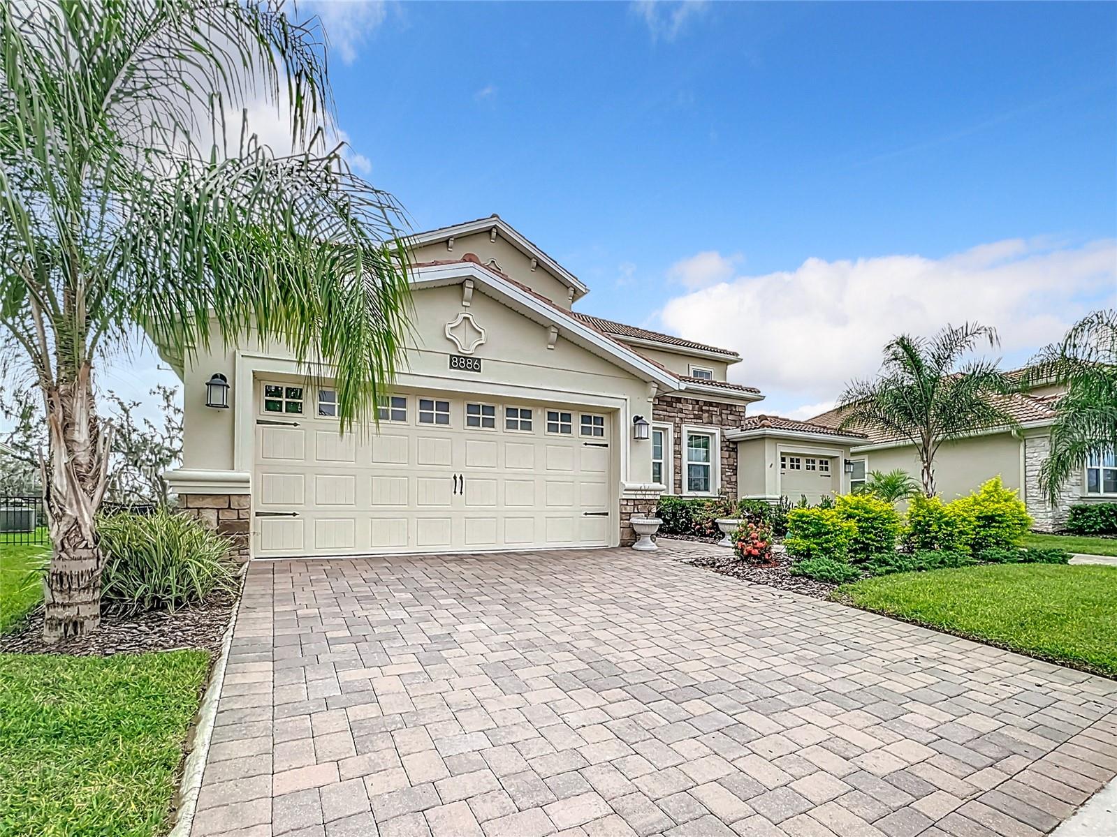 8886 FALLEN OAK DR