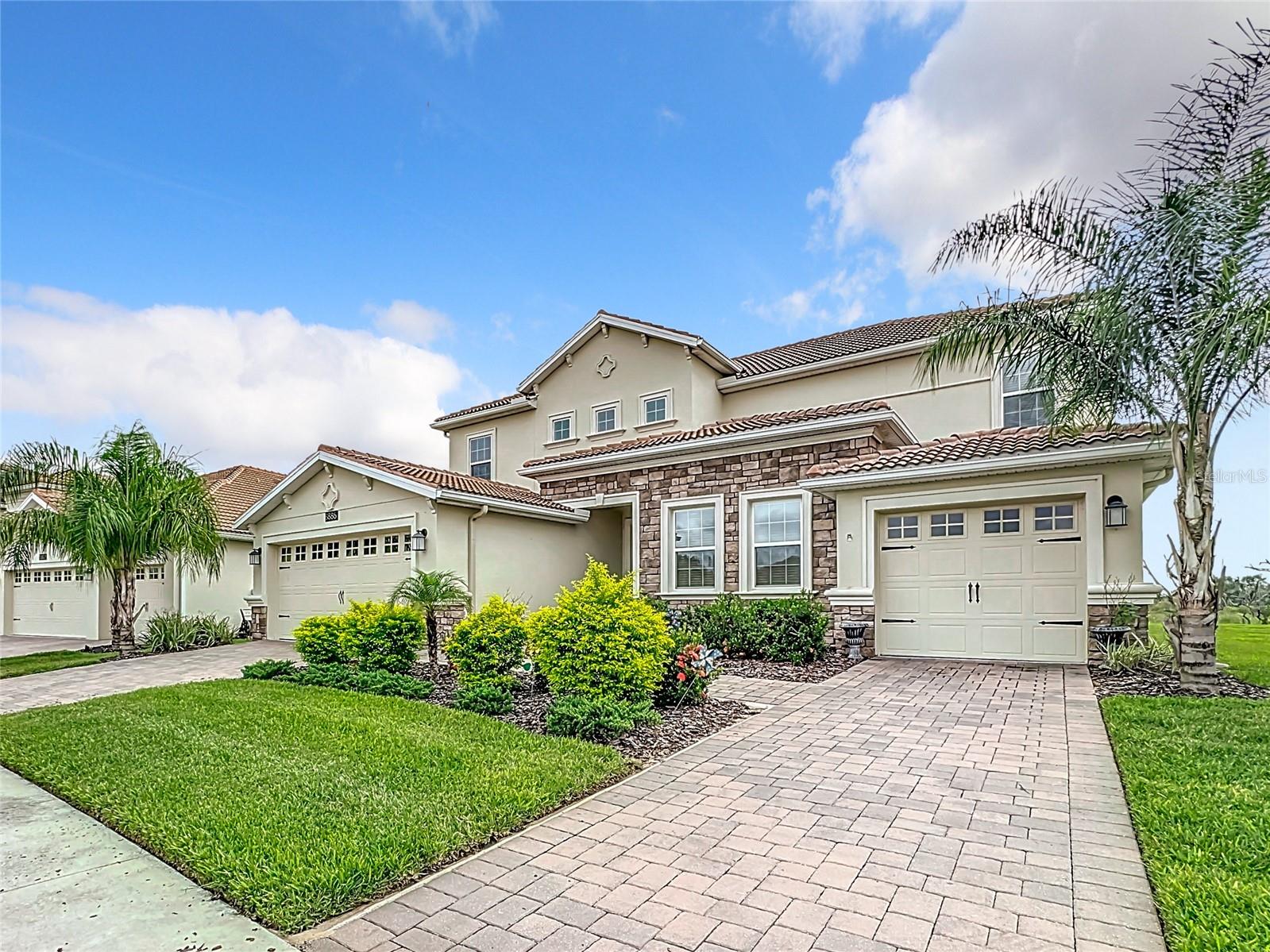8886 FALLEN OAK DR