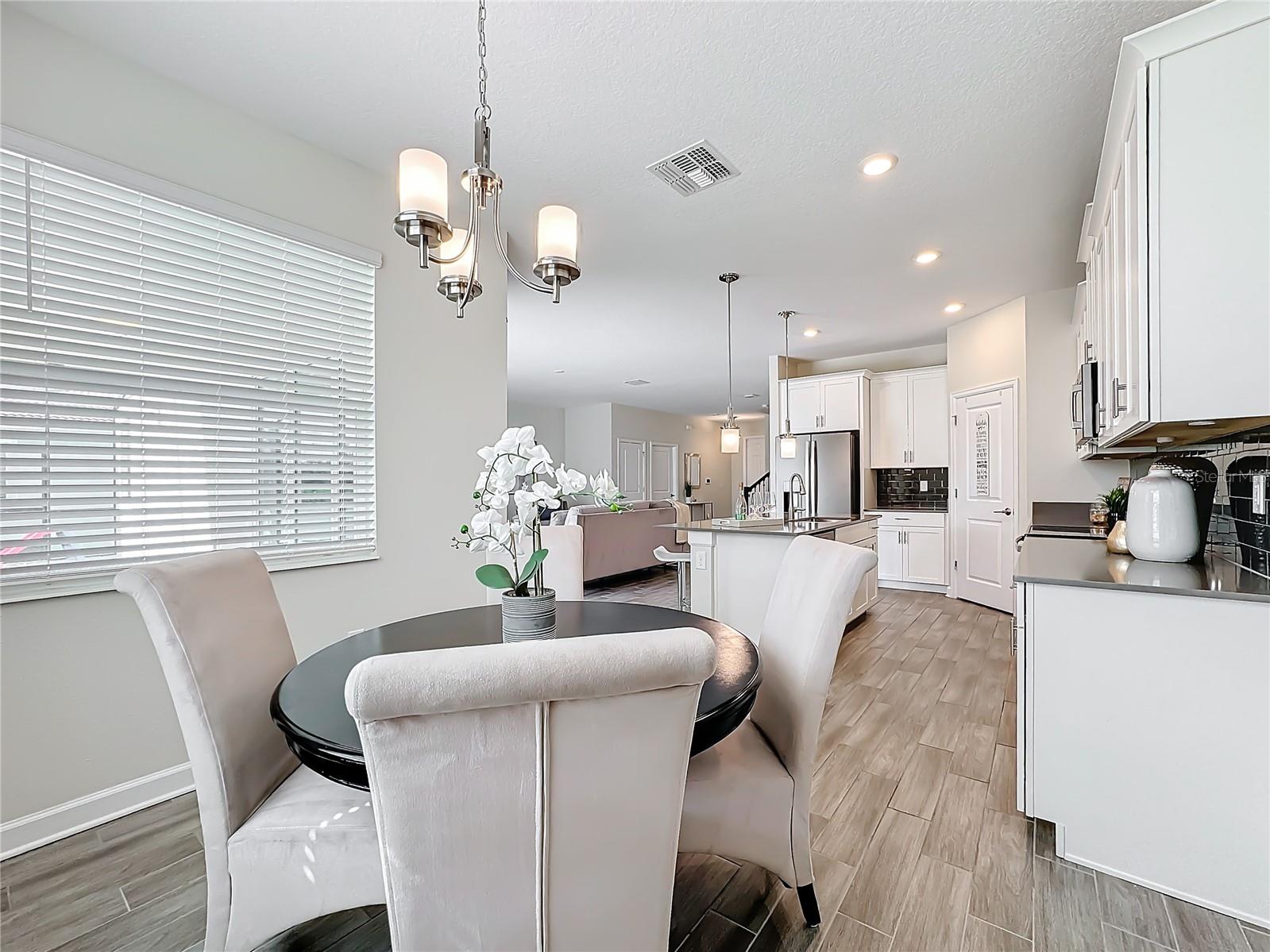 8886 FALLEN OAK DR