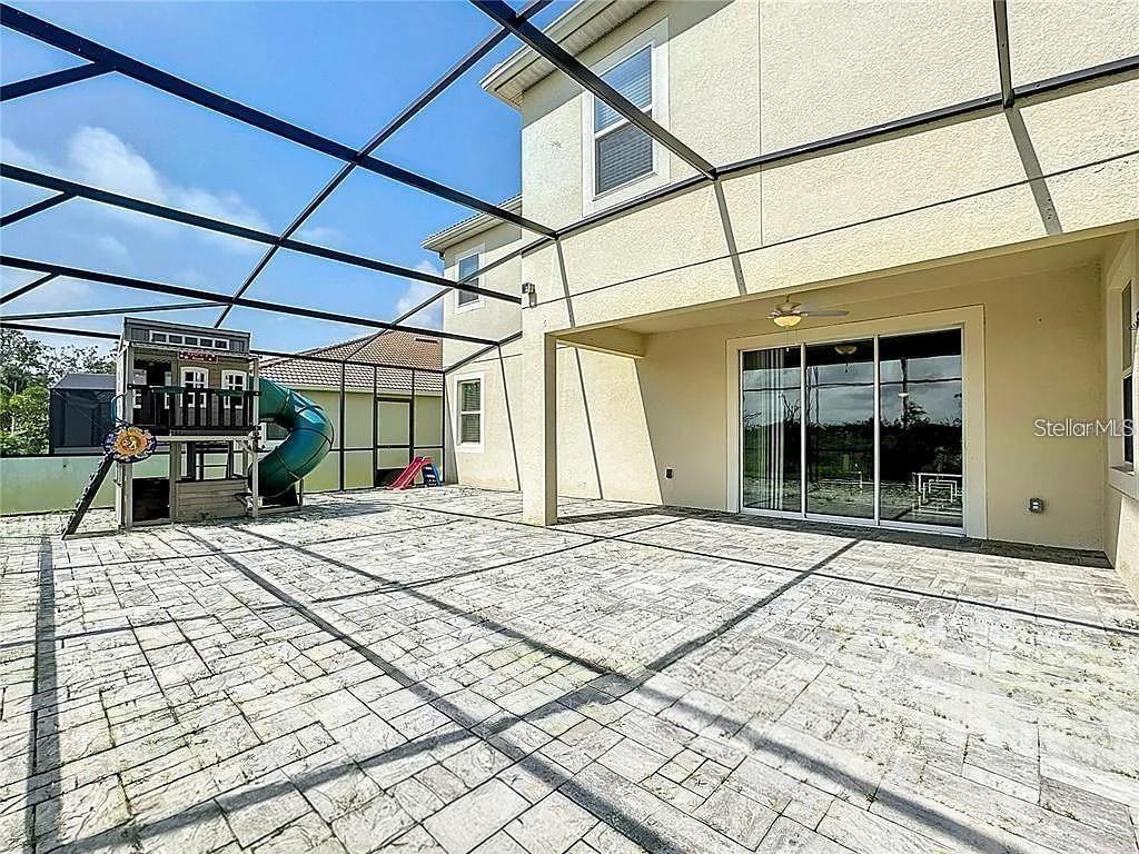 8886 FALLEN OAK DR
