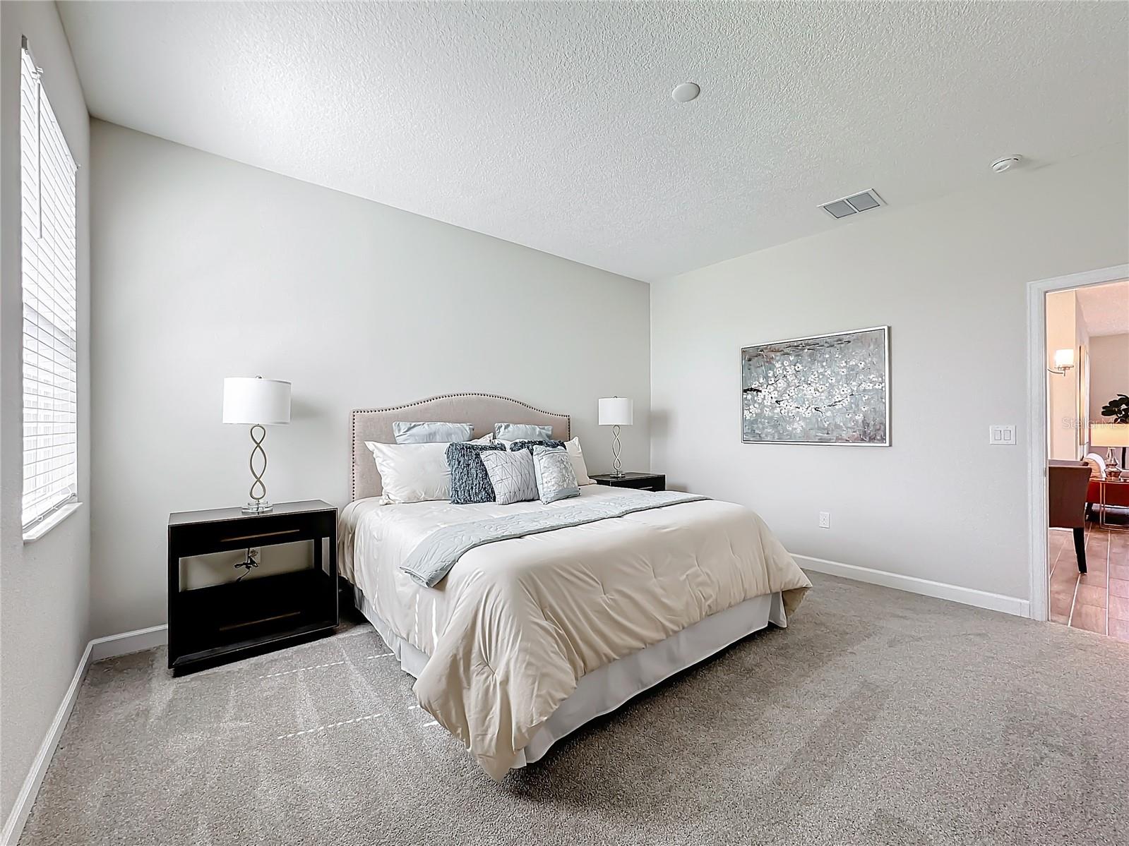 8886 FALLEN OAK DR