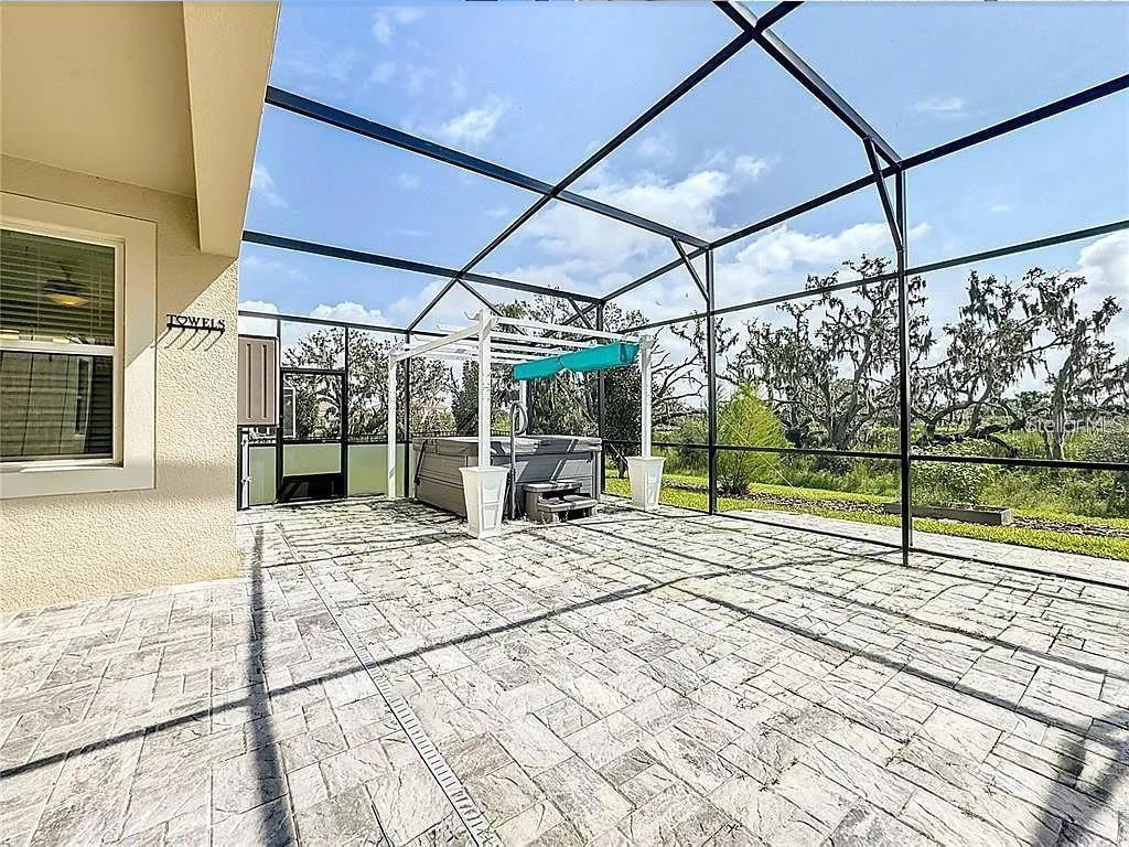 8886 FALLEN OAK DR