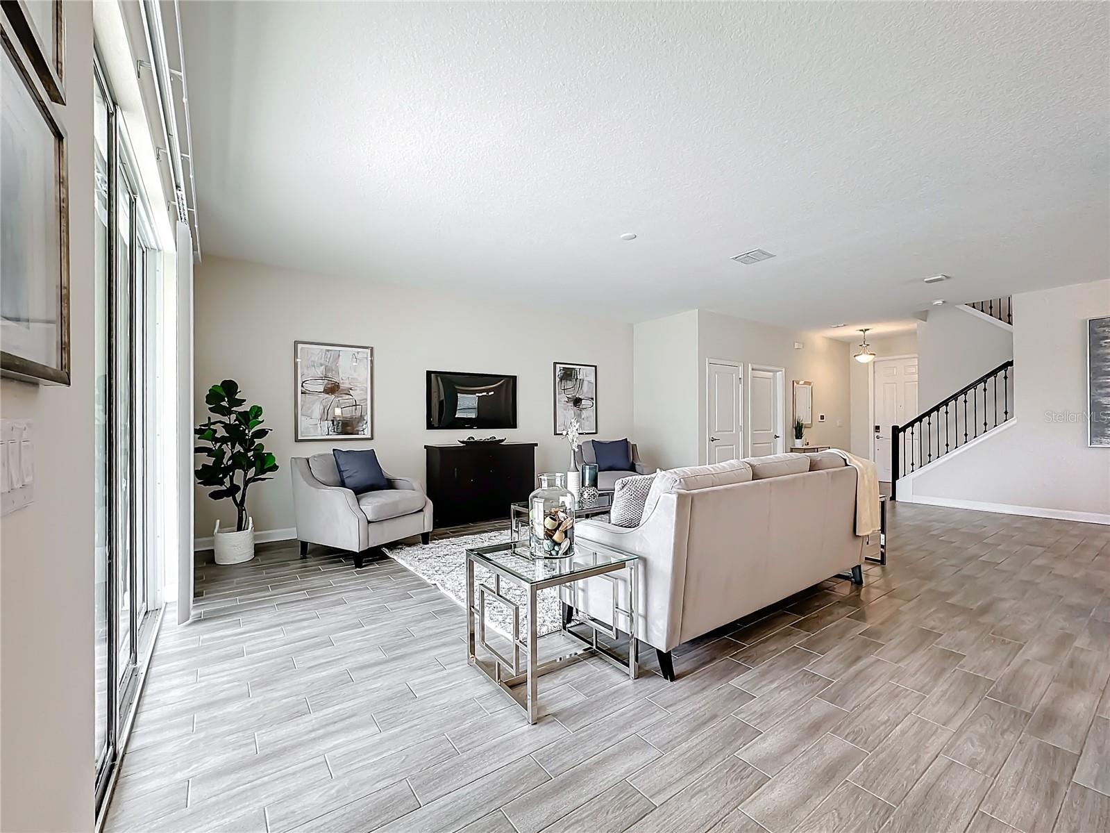 8886 FALLEN OAK DR