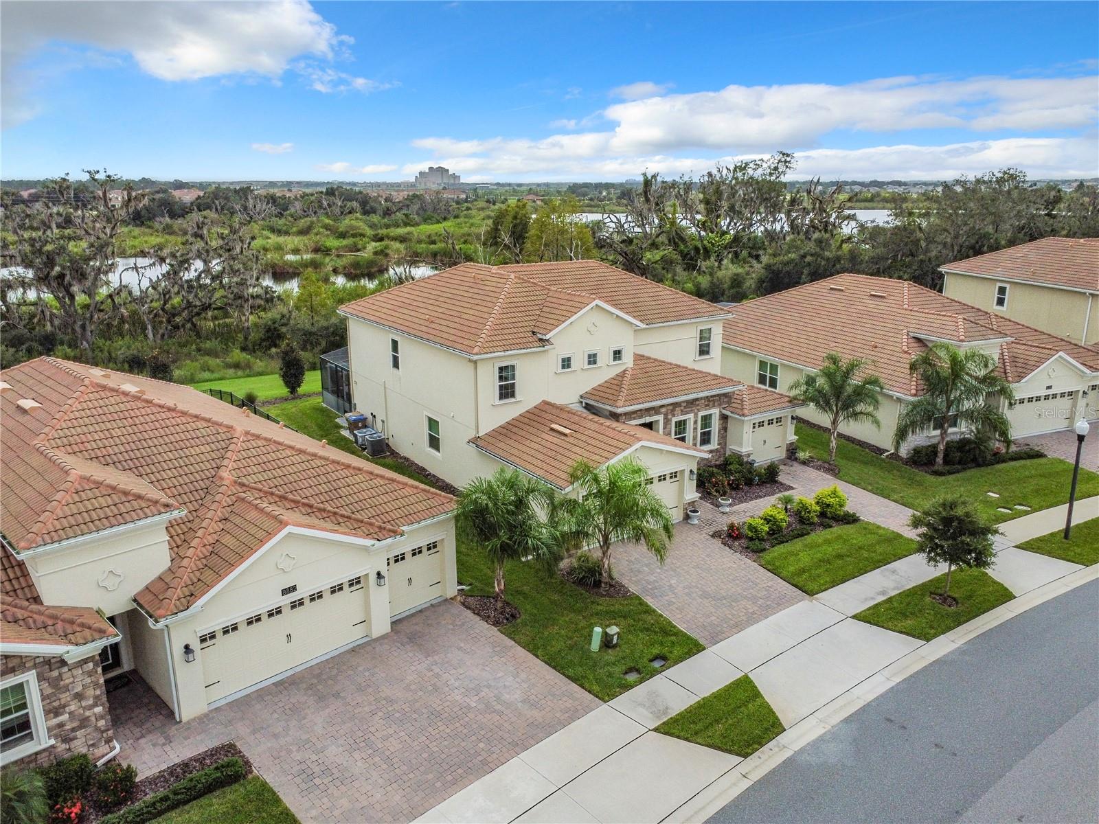 8886 FALLEN OAK DR