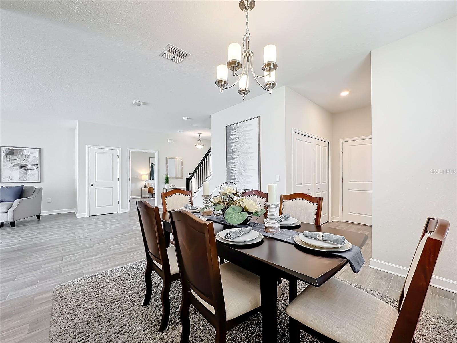 8886 FALLEN OAK DR