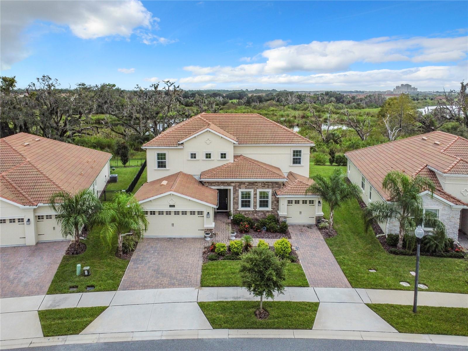 8886 FALLEN OAK DR