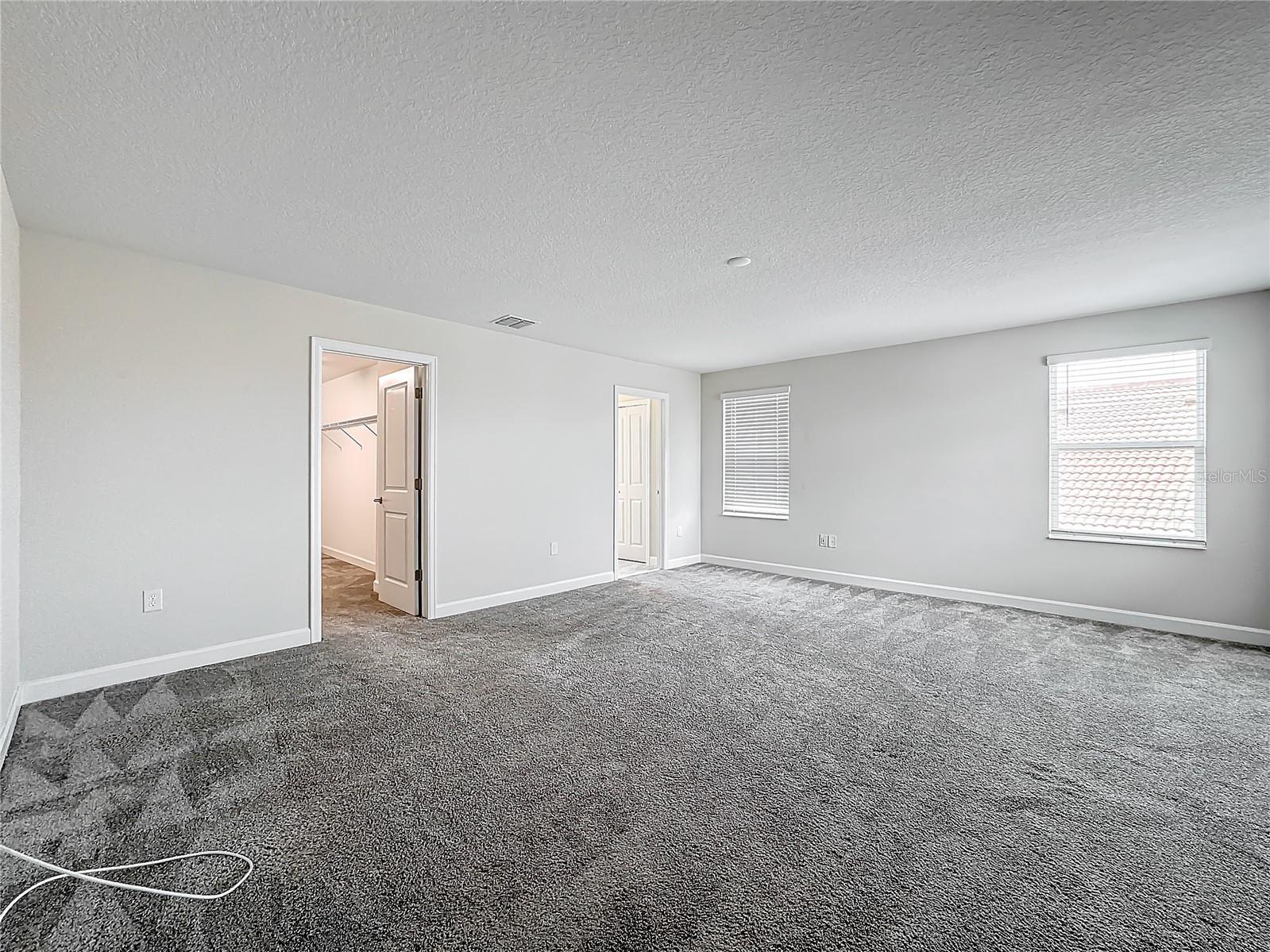 8886 FALLEN OAK DR