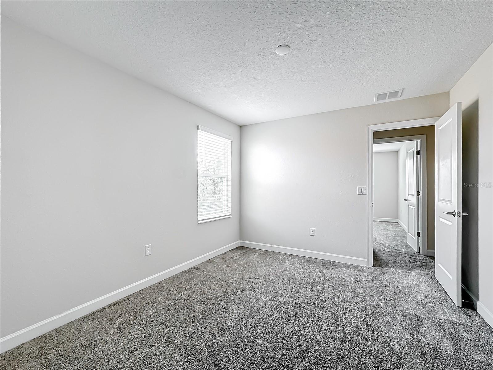 8886 FALLEN OAK DR