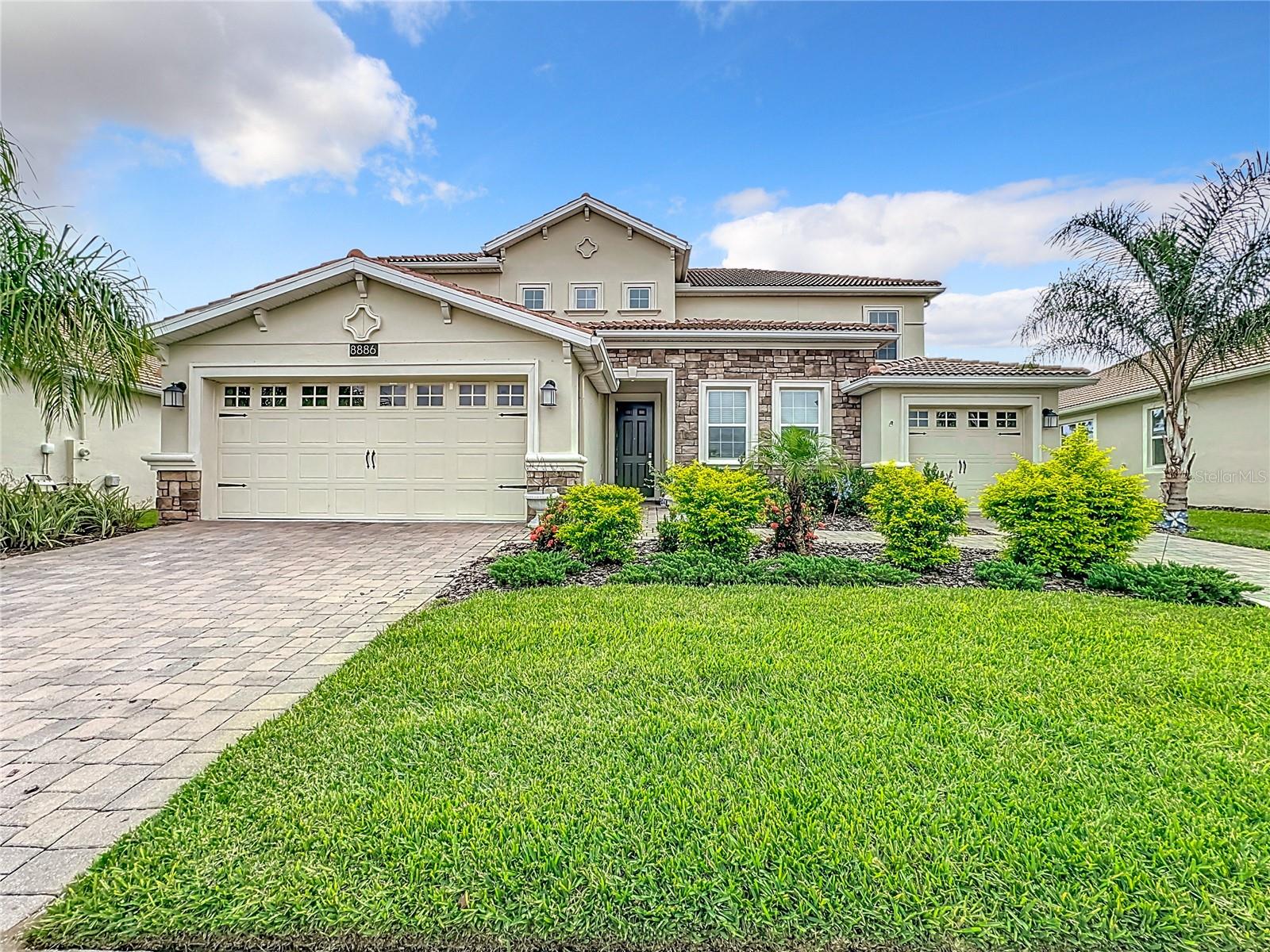 8886 FALLEN OAK DR