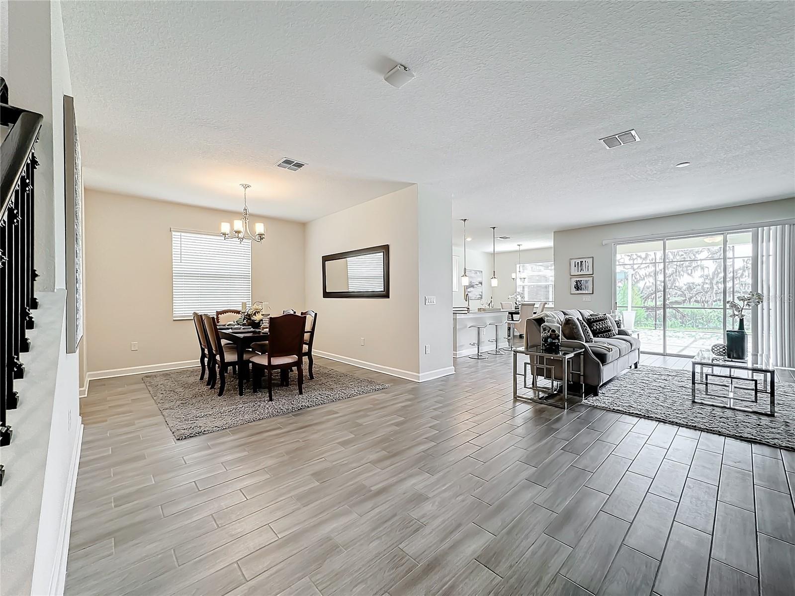 8886 FALLEN OAK DR