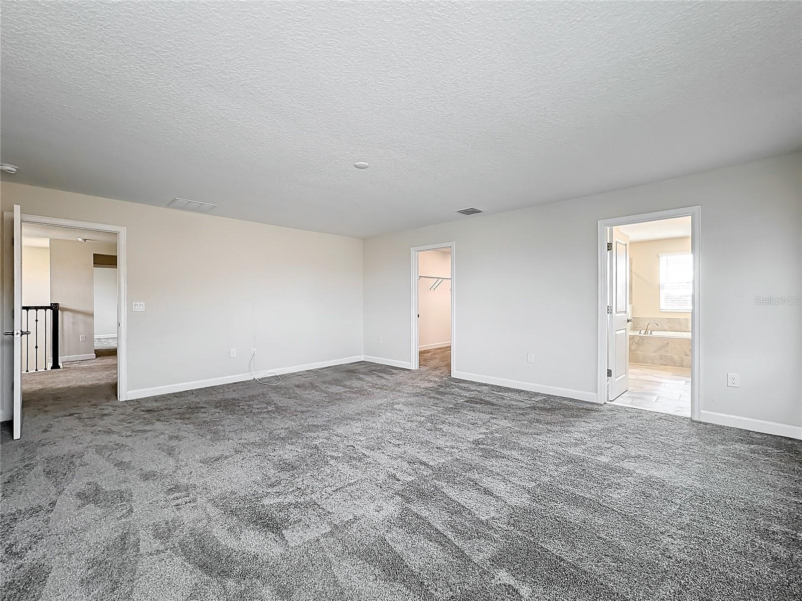 8886 FALLEN OAK DR