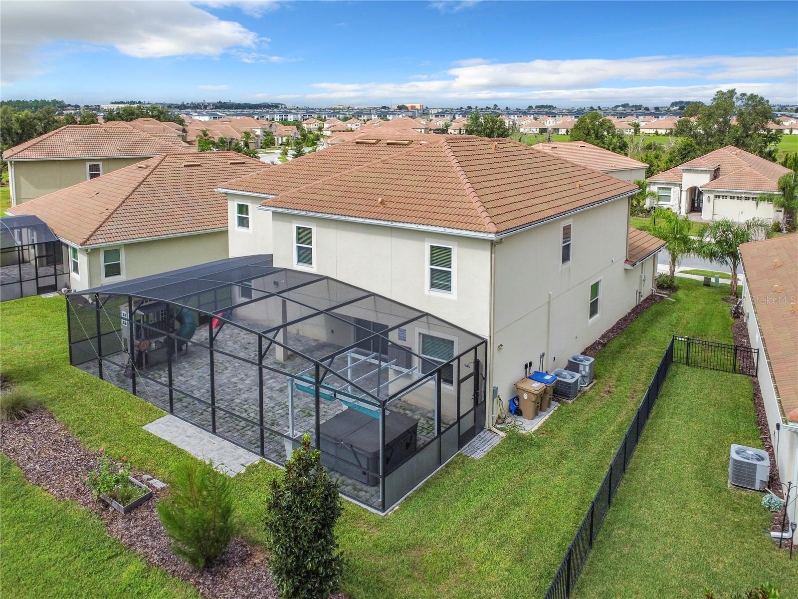 8886 FALLEN OAK DR