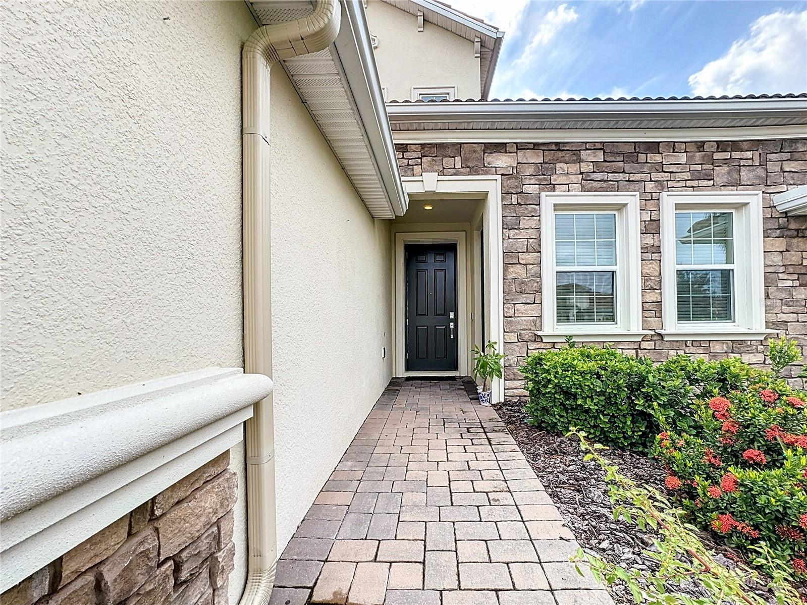 8886 FALLEN OAK DR