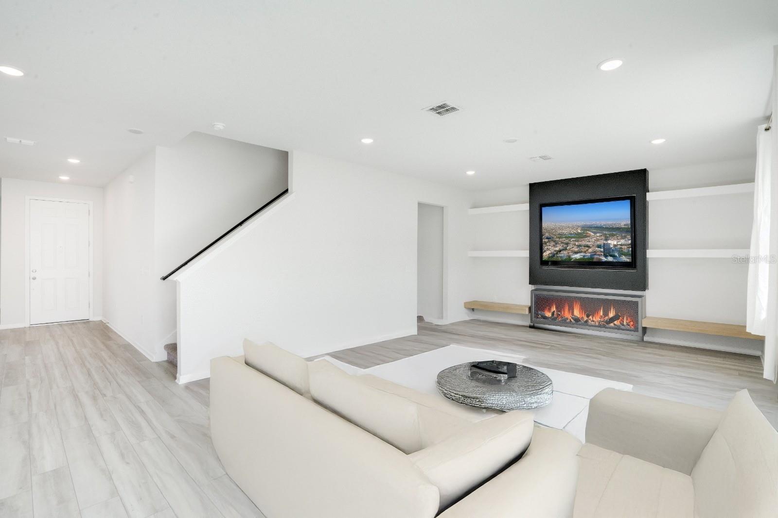 332 BOW LN