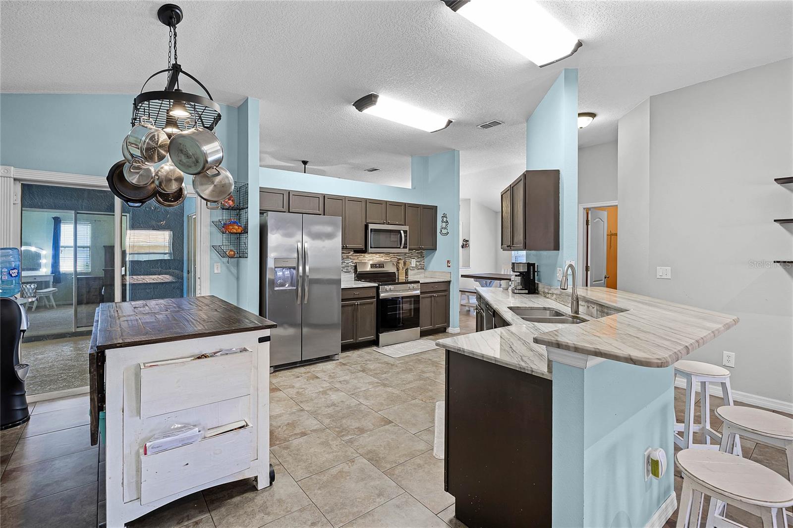 525 GENTLE BREEZE DR