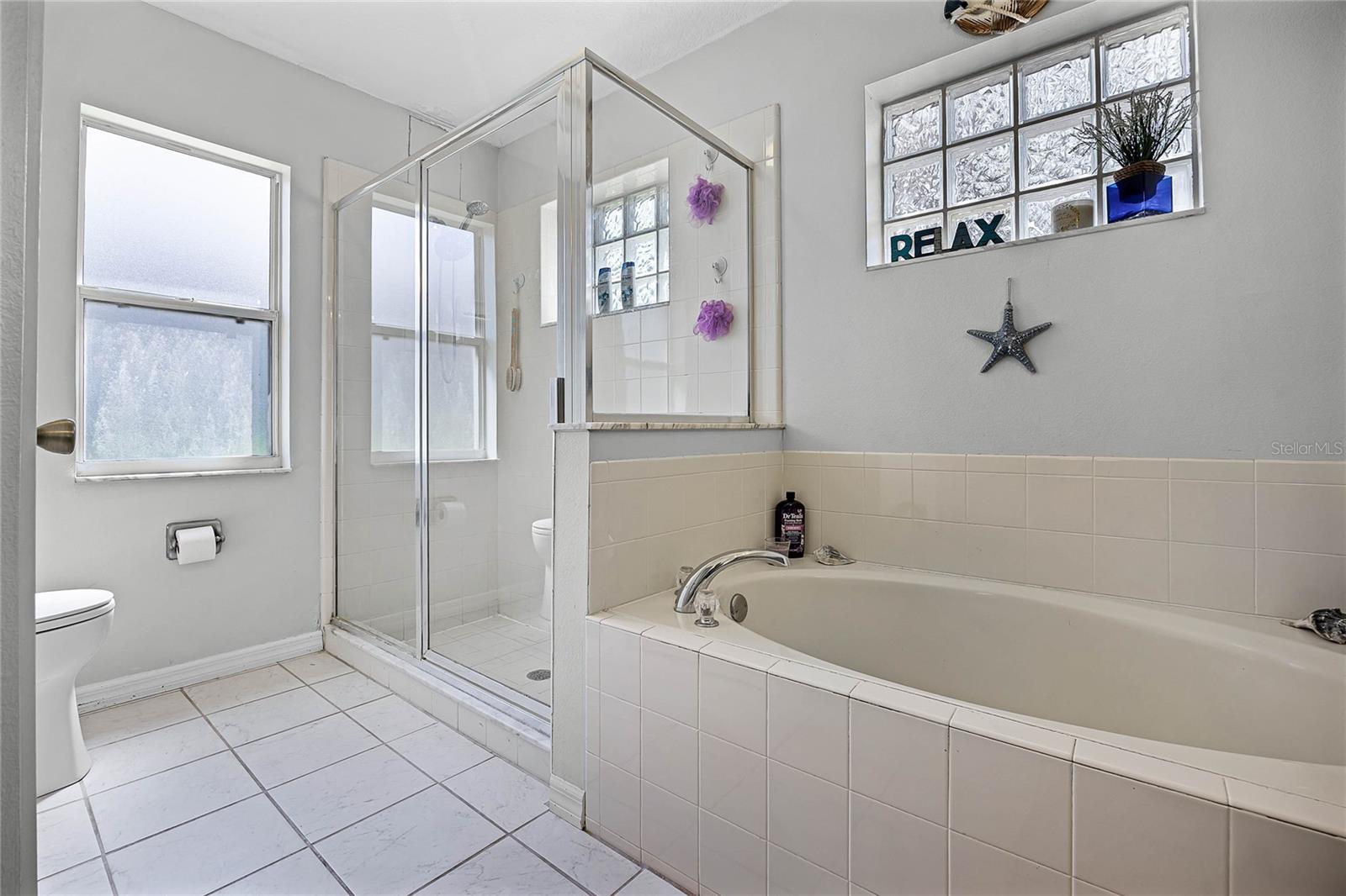 525 GENTLE BREEZE DR