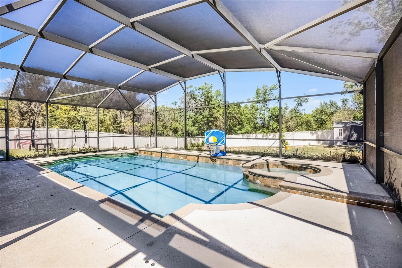 525 GENTLE BREEZE DR