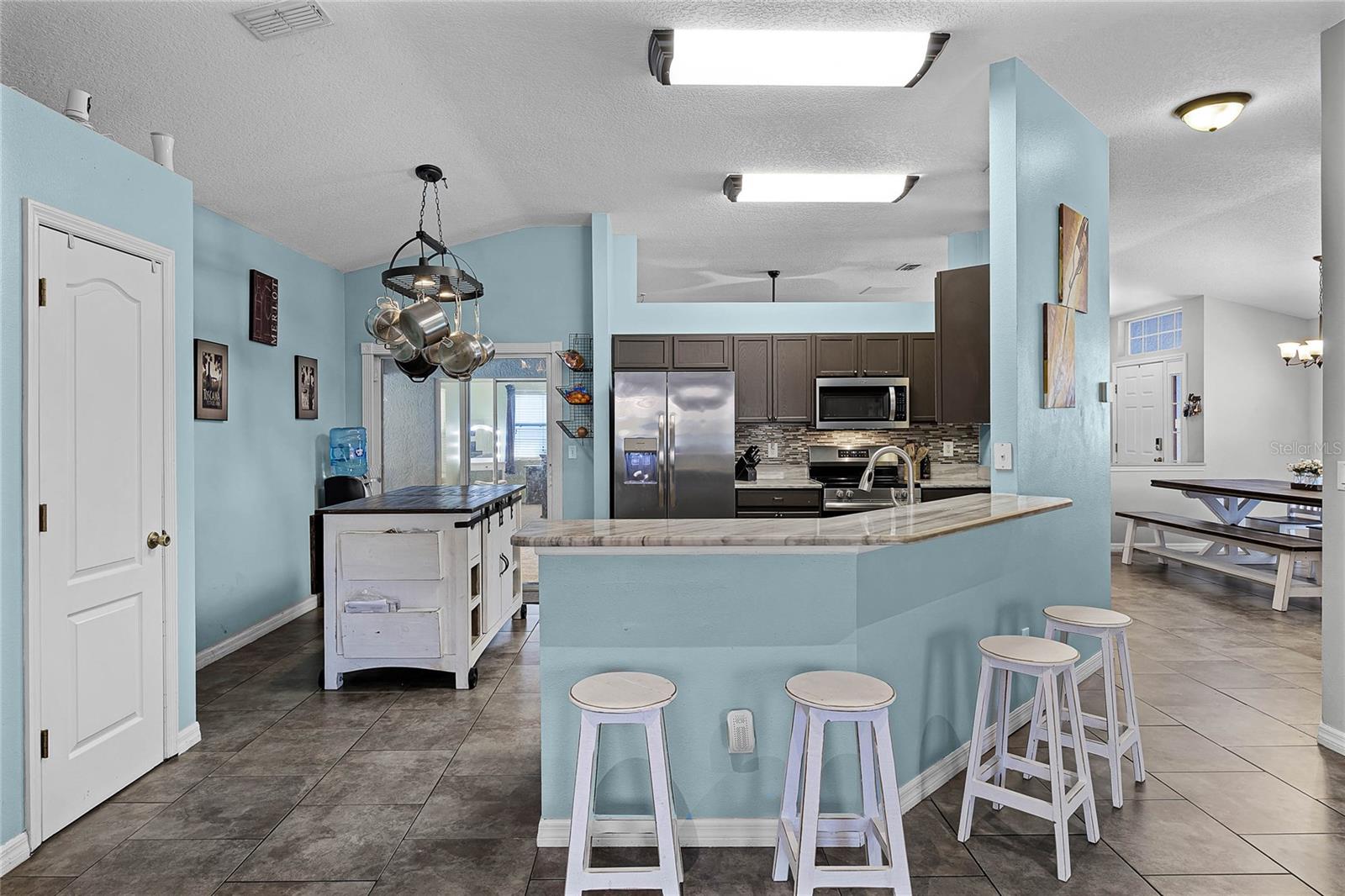 525 GENTLE BREEZE DR