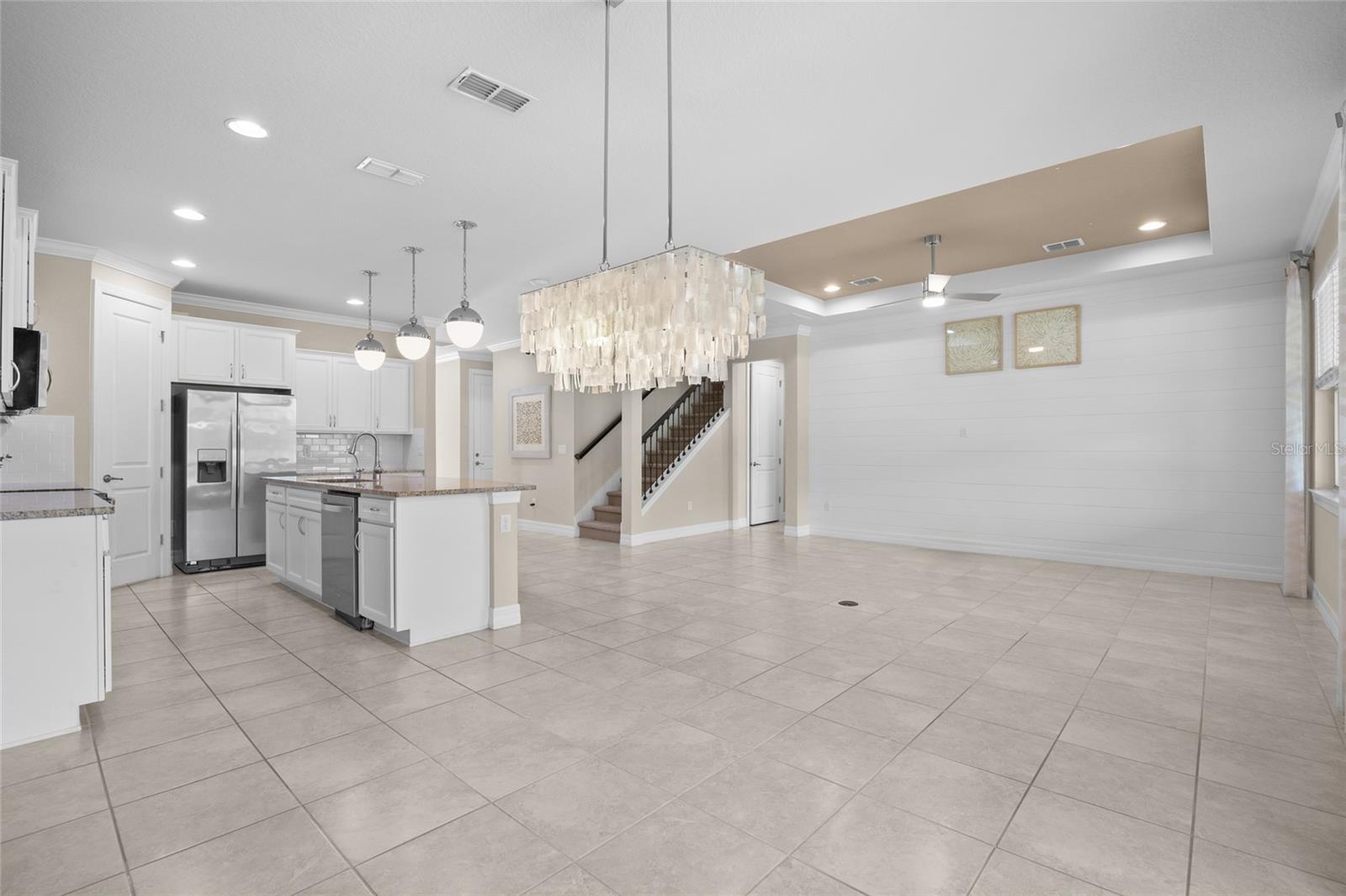 2880 E LAKE POINTE DR