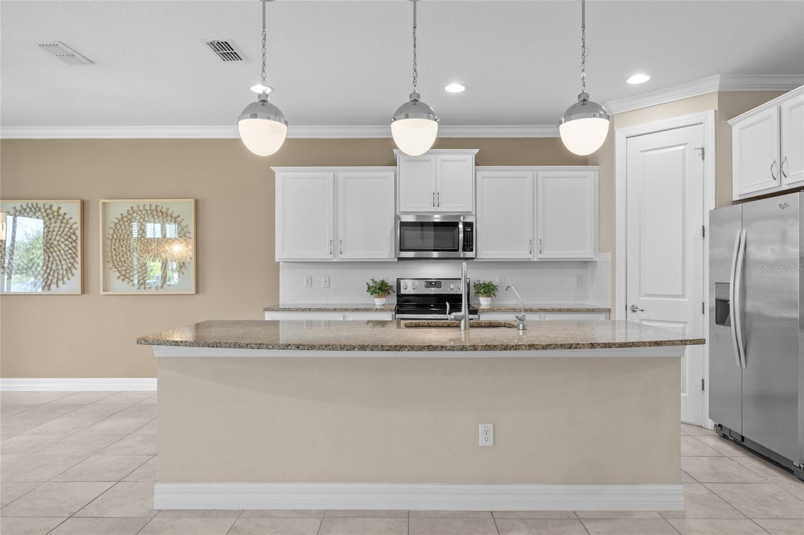 2880 E LAKE POINTE DR