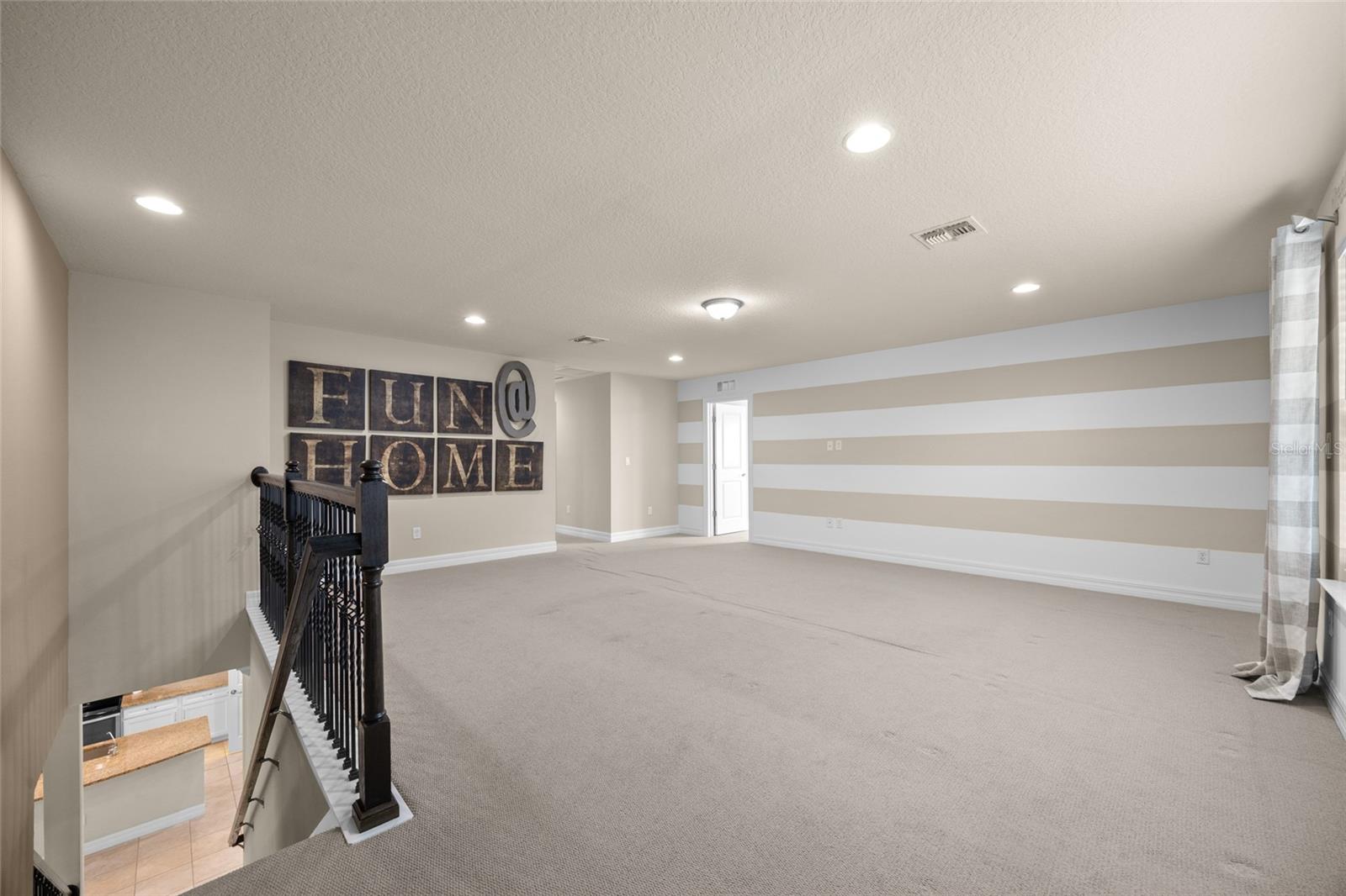 2880 E LAKE POINTE DR