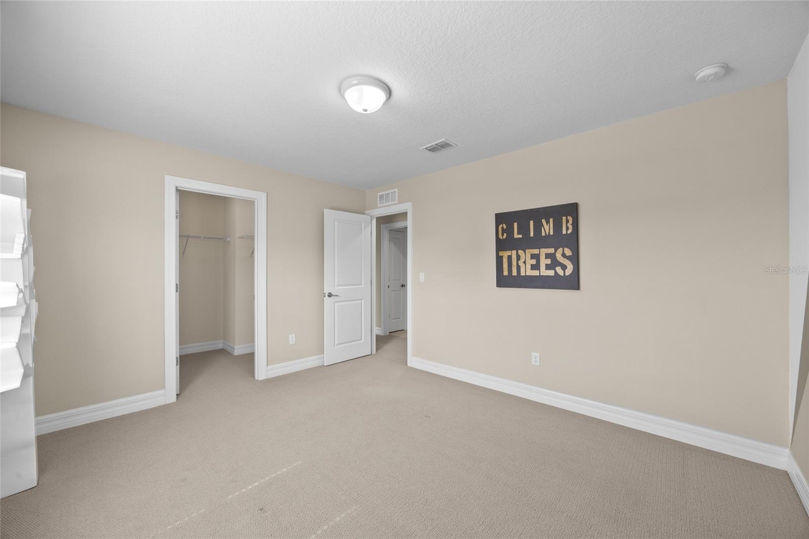 2880 E LAKE POINTE DR