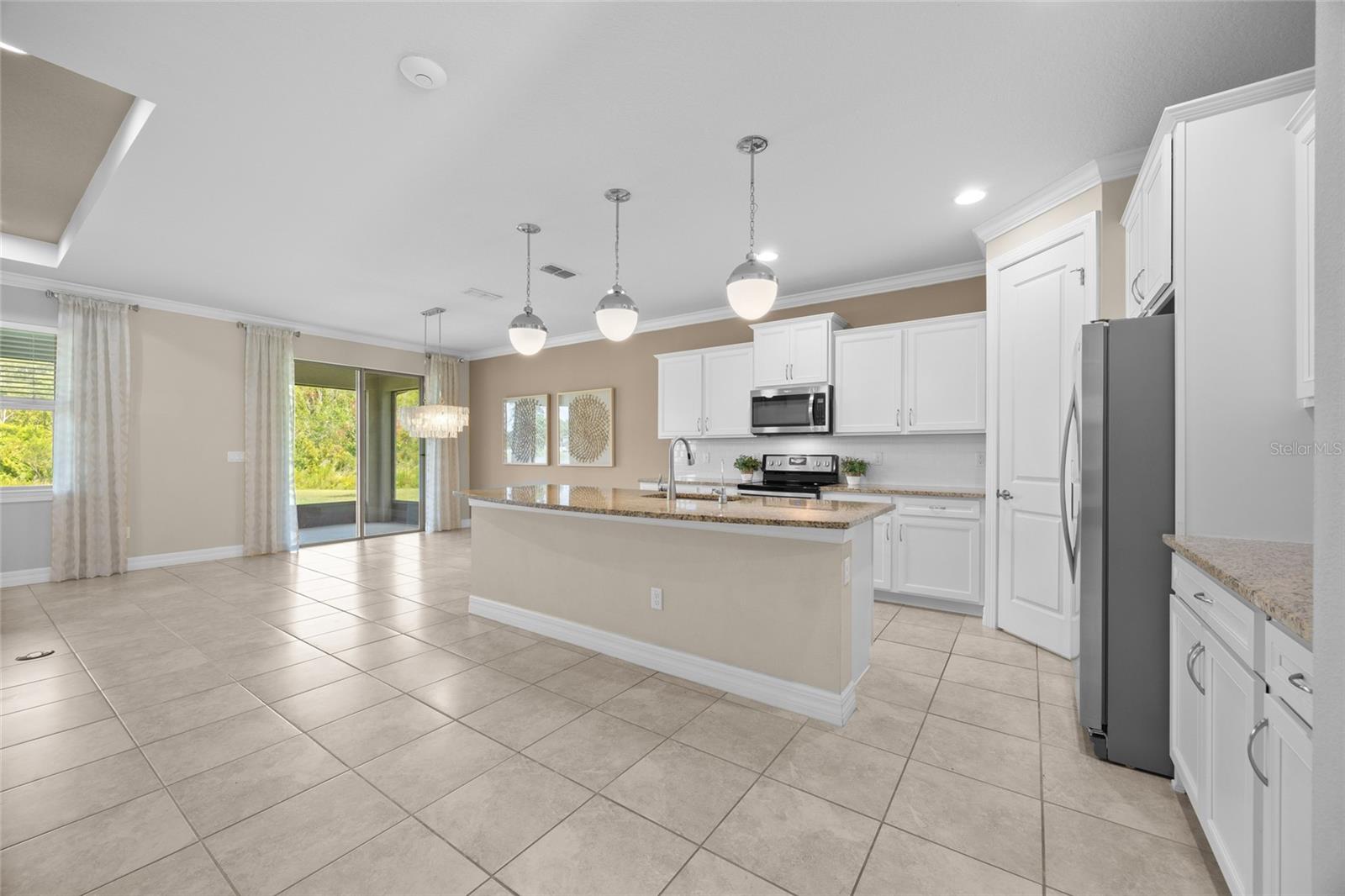 2880 E LAKE POINTE DR