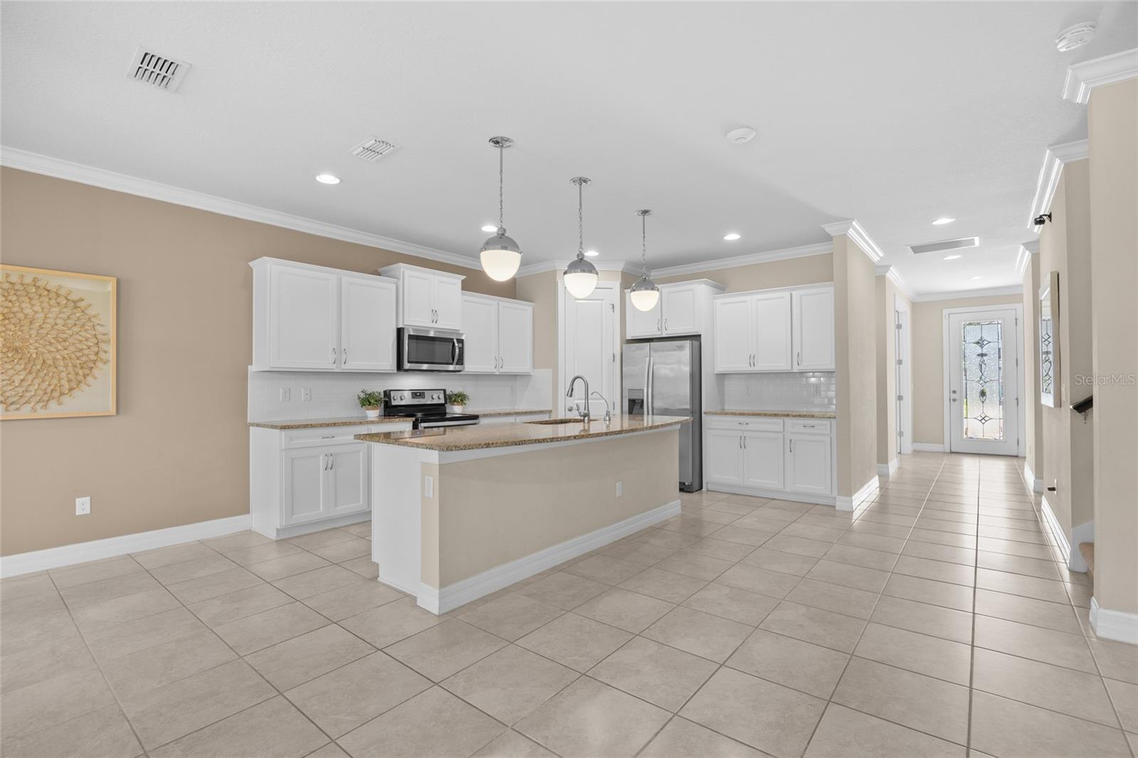 2880 E LAKE POINTE DR