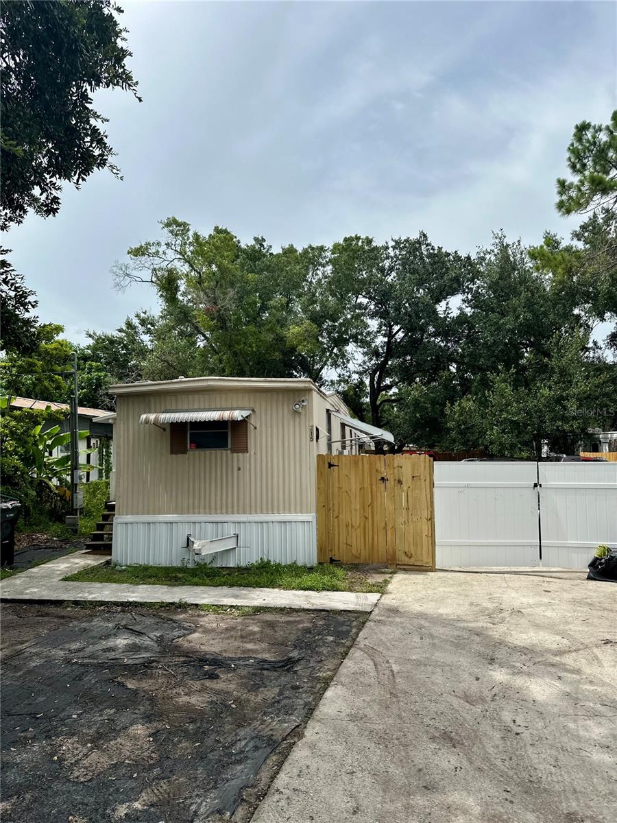 215 4TH ST