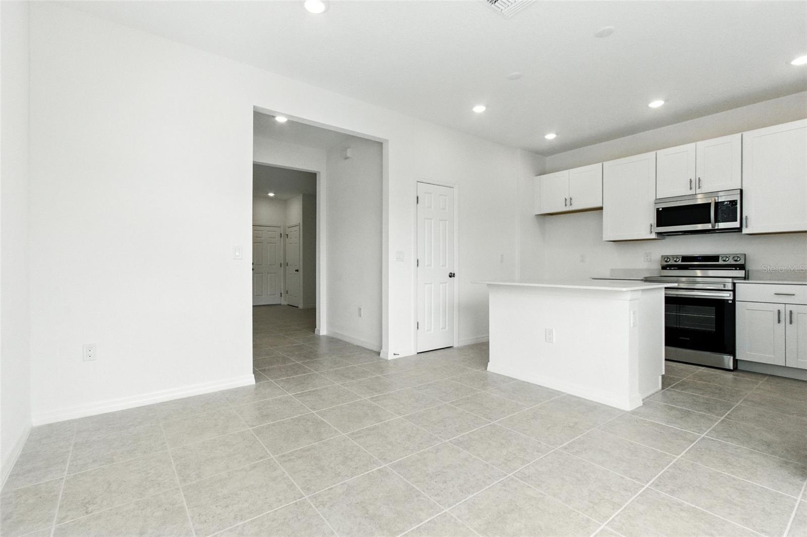 1255 STOCKWELL AVE