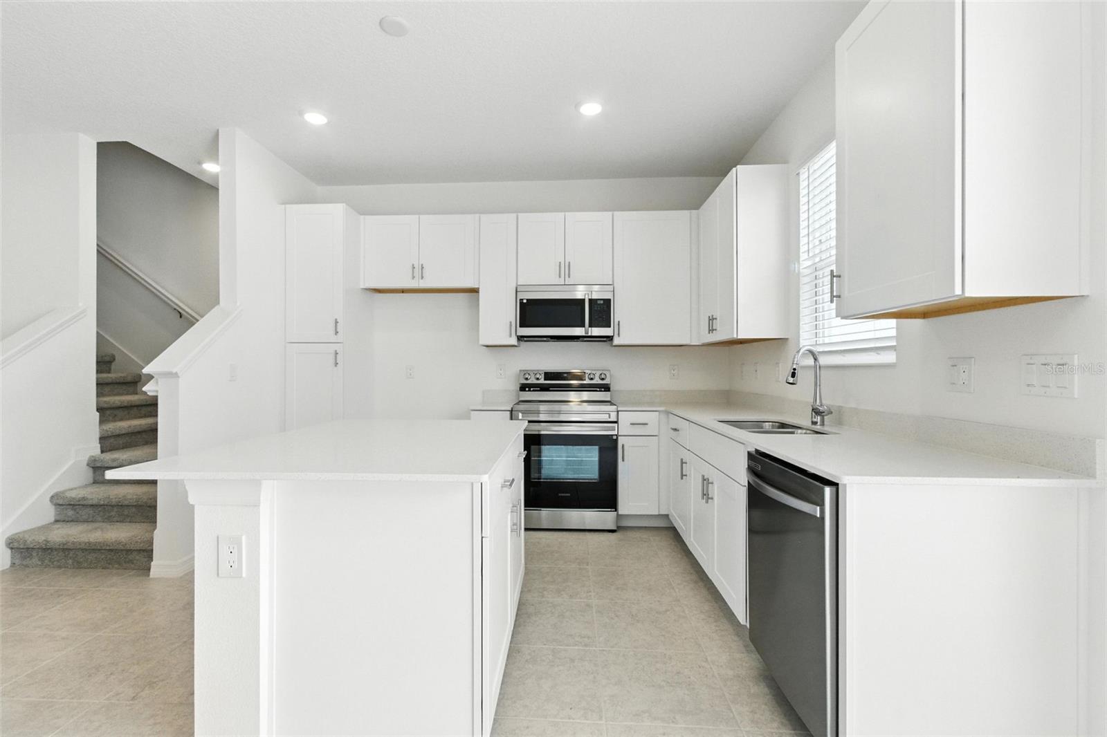 1263 STOCKWELL AVE