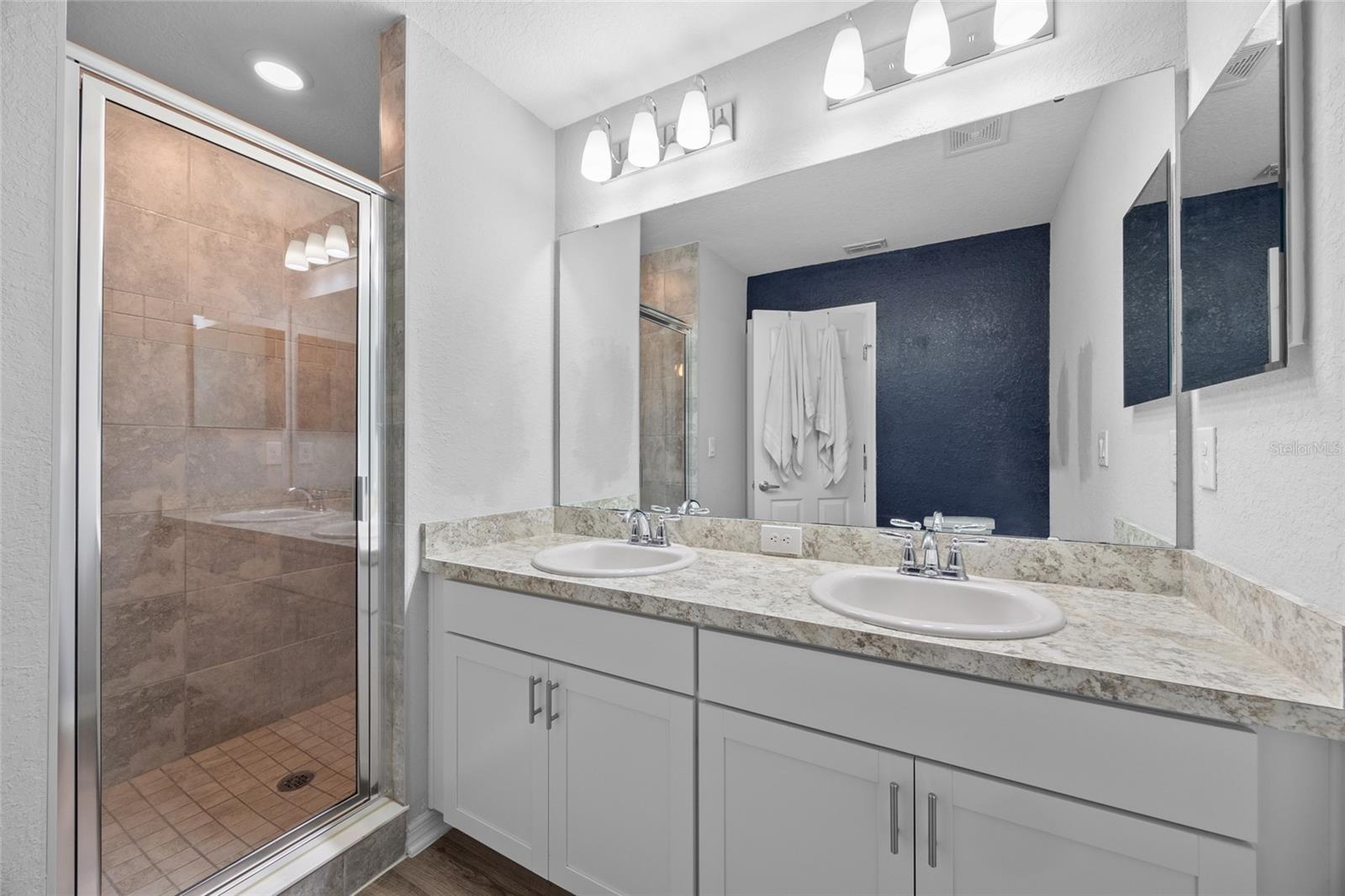 3084 FIELDWOOD CIR