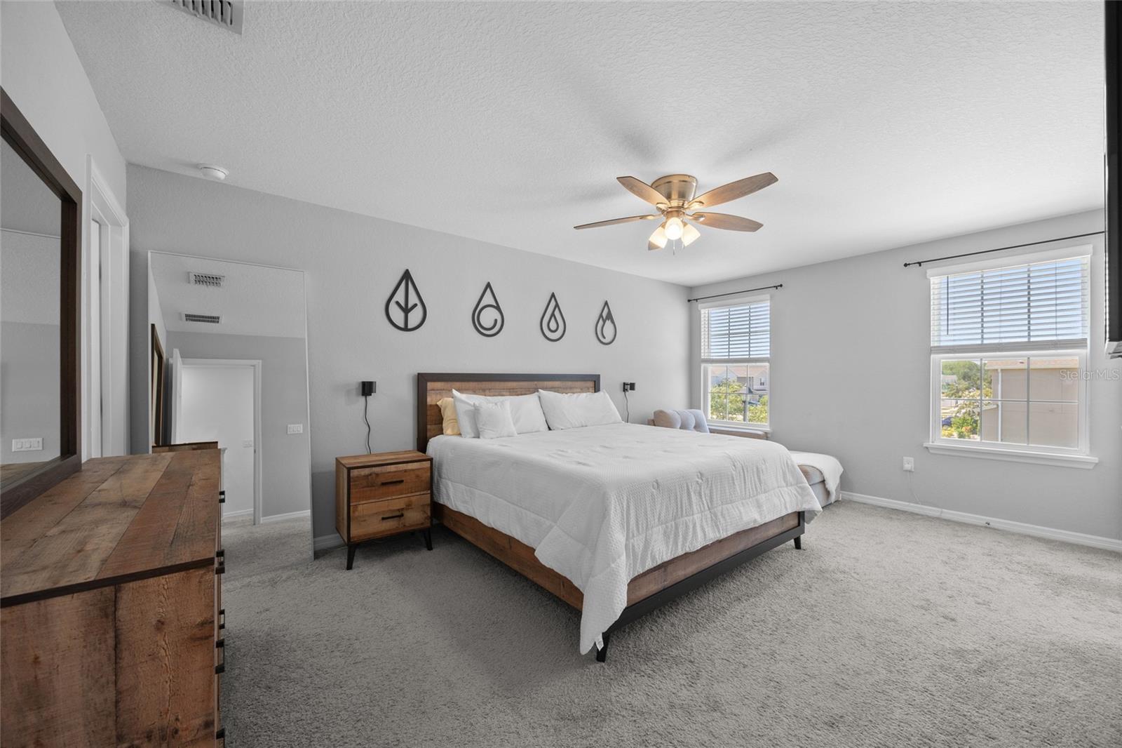 3084 FIELDWOOD CIR