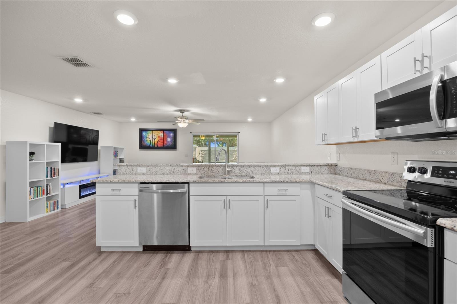 3084 FIELDWOOD CIR