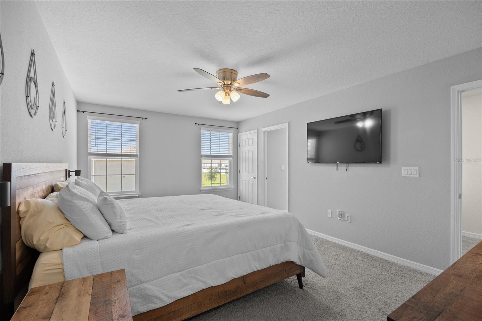 3084 FIELDWOOD CIR