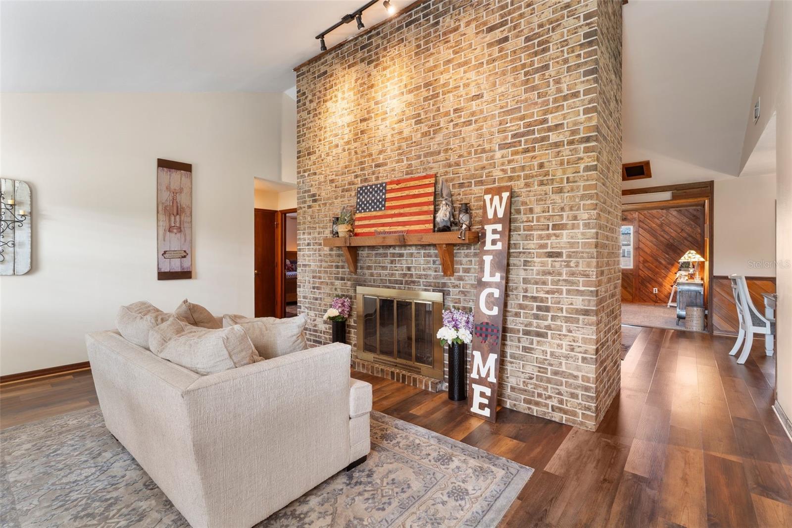 5111 FERNBROOK LN