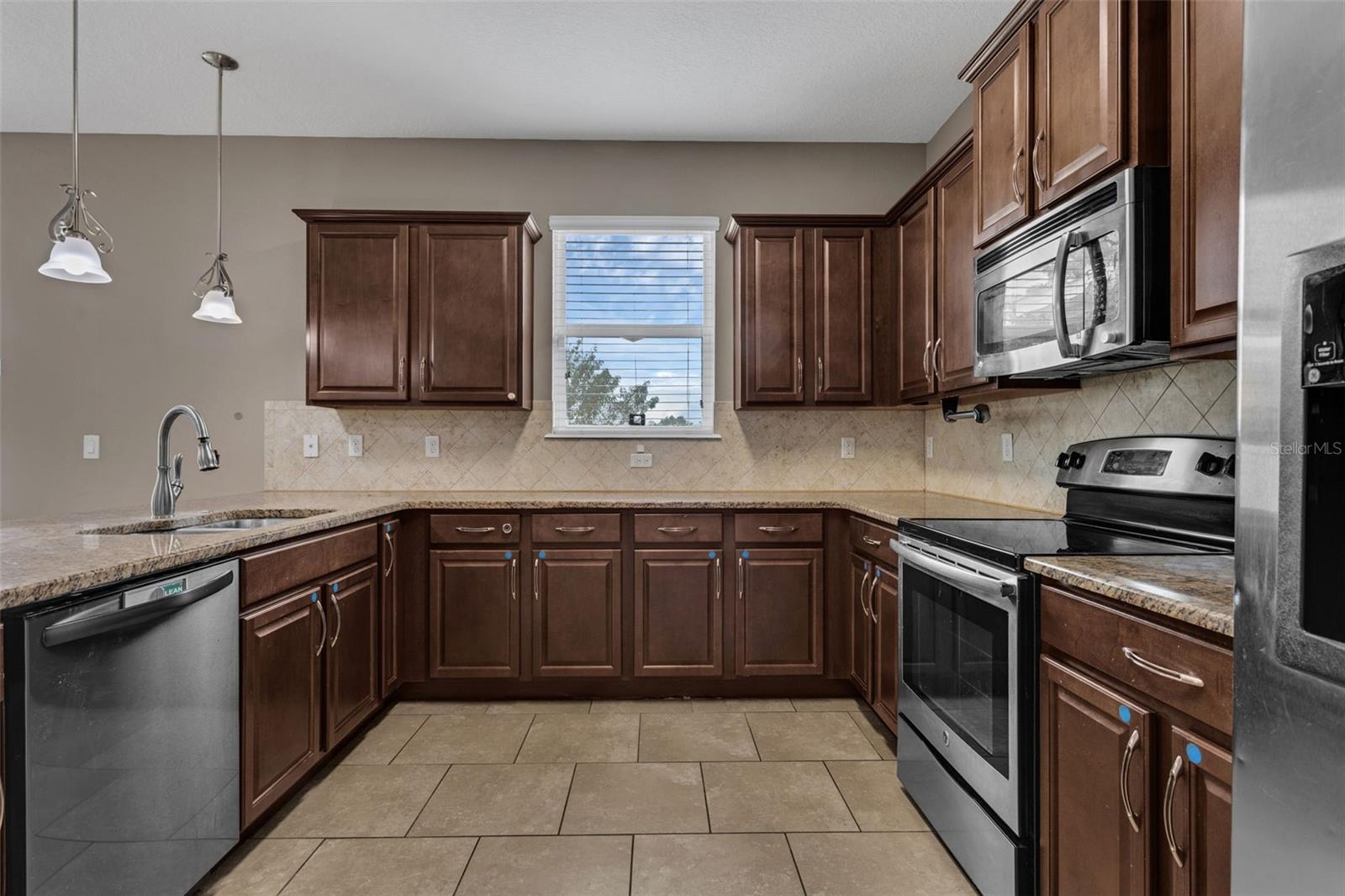 628 NEPTUNE DR