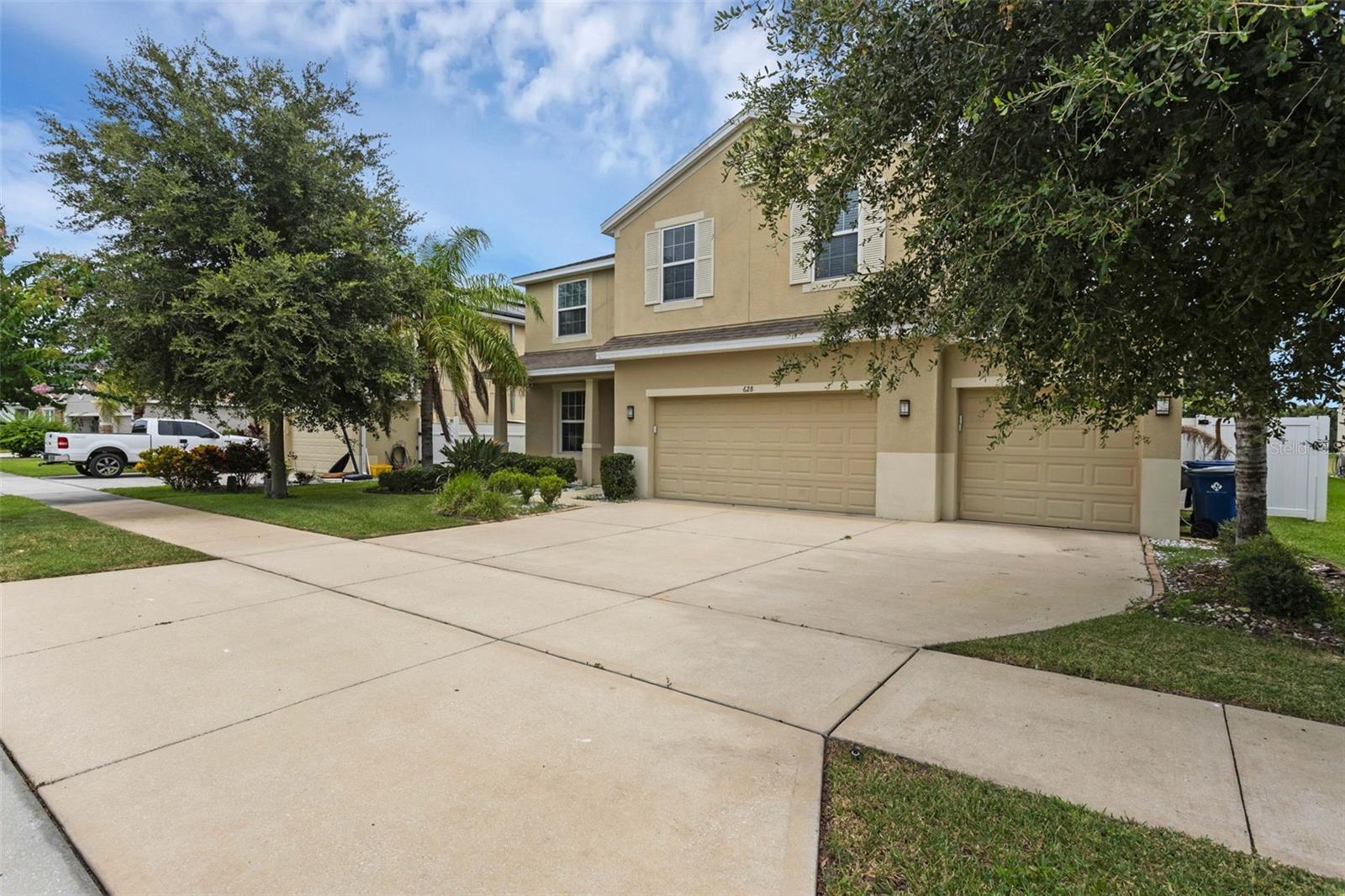 628 NEPTUNE DR