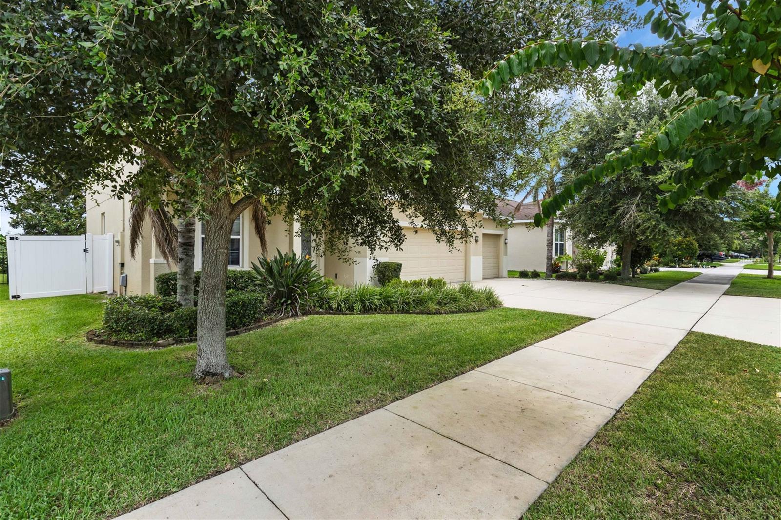 628 NEPTUNE DR