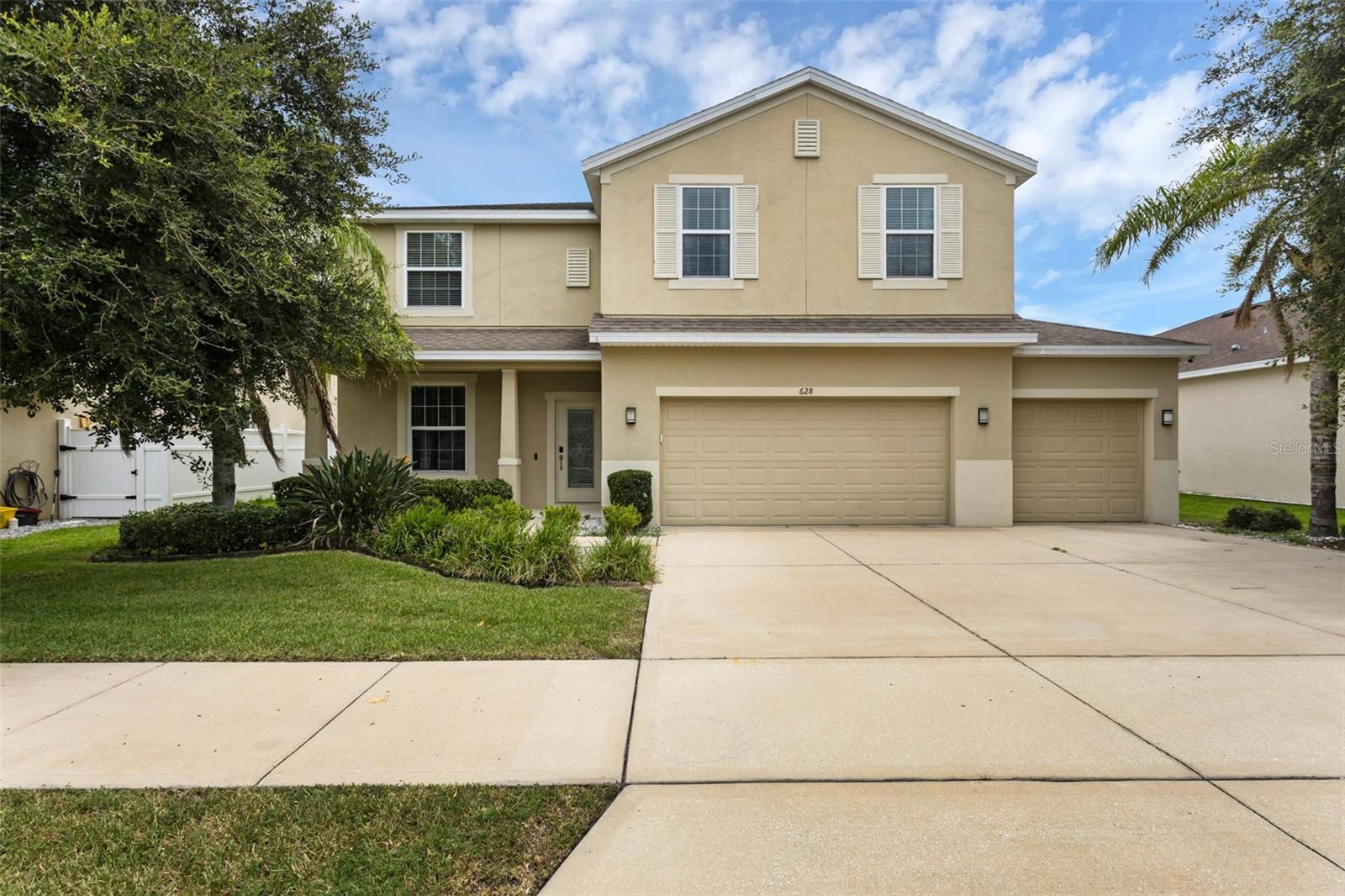 628 NEPTUNE DR