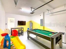 707 OCEAN COURSE AVE