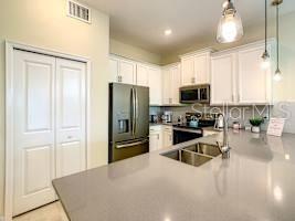 707 OCEAN COURSE AVE
