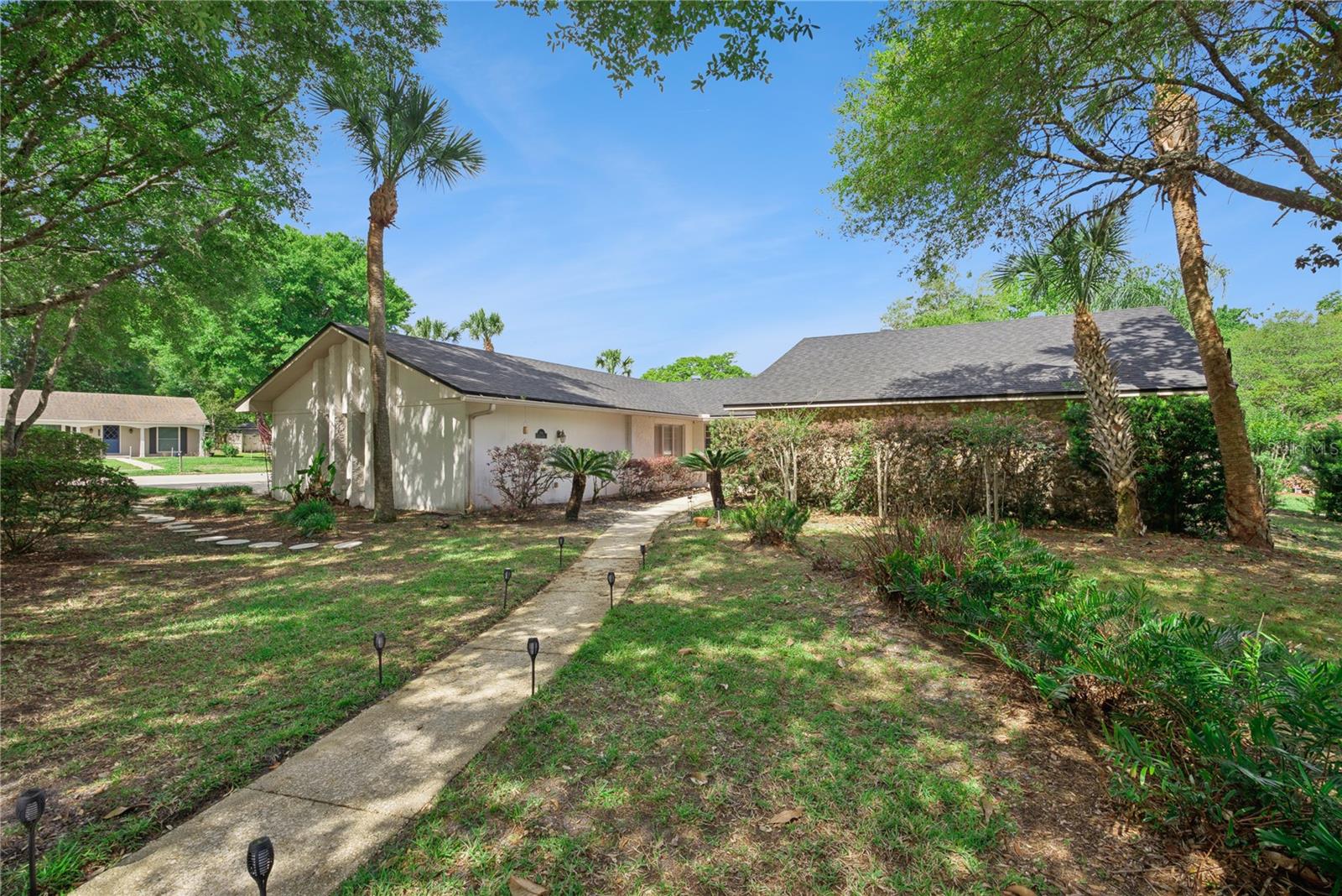 306 HICKORY DR