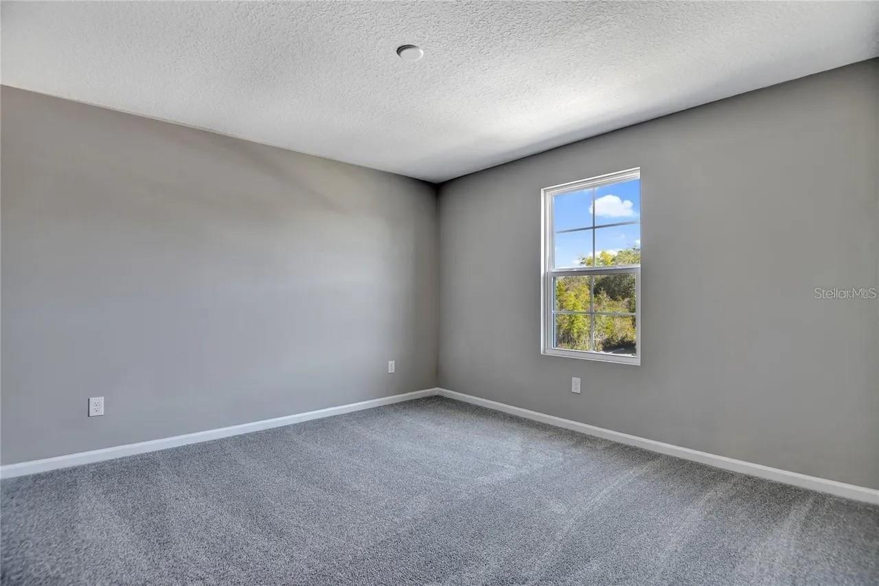 560 SUMMIT RIVER DR
